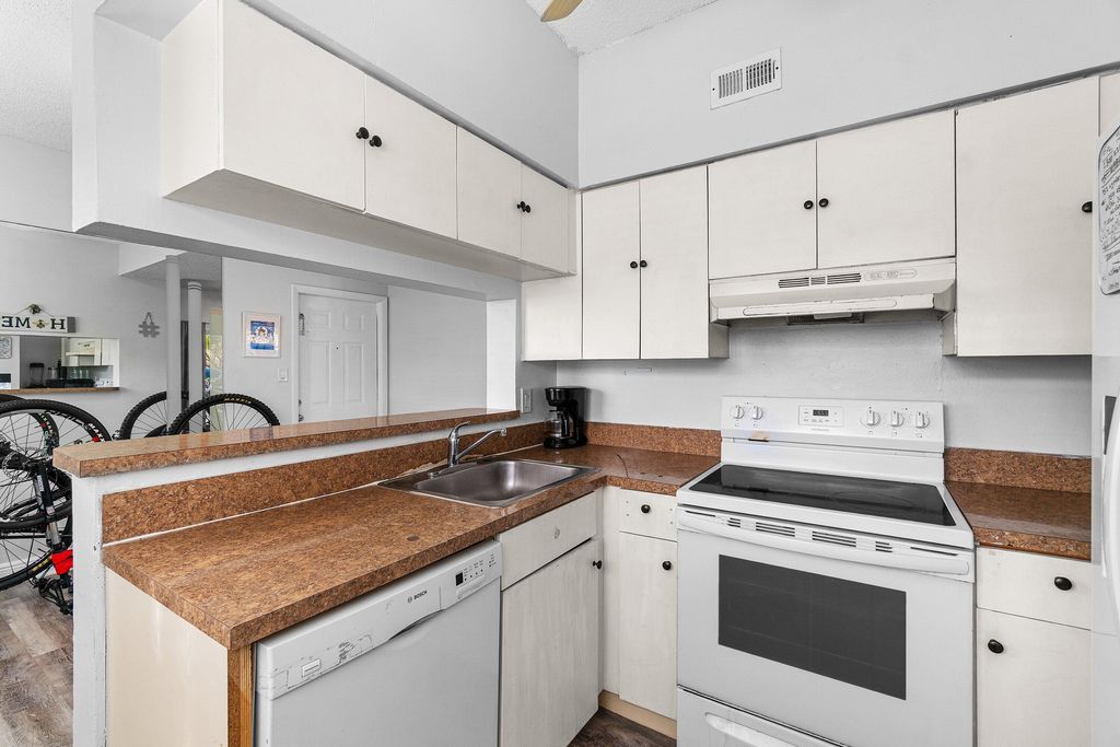 Photo of 751 Cypress Lane #B7, Deerfield Beach, FL 33064 (MLS # R11154497)