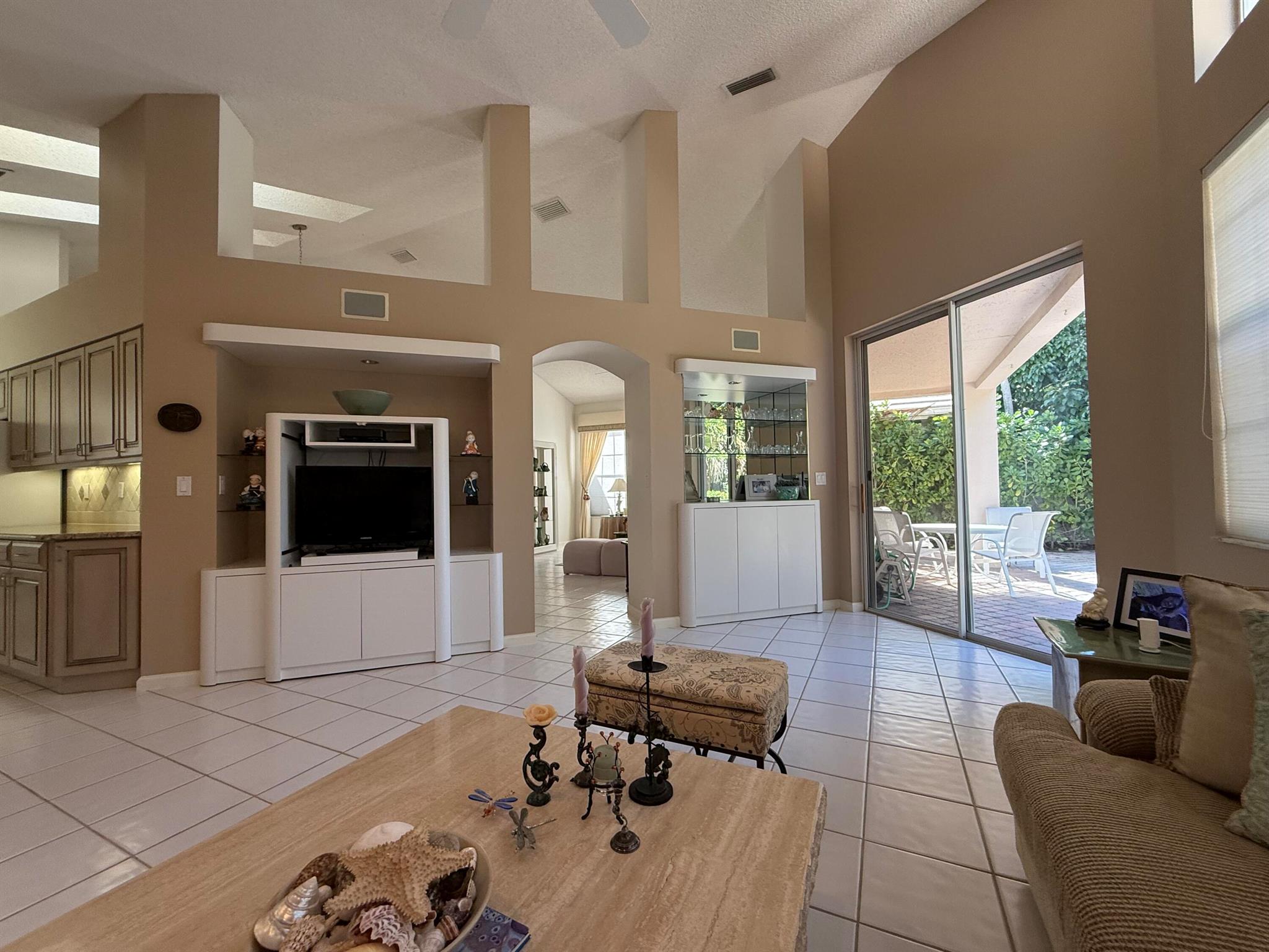 BREAKERS WEST 13, The Col - Residential