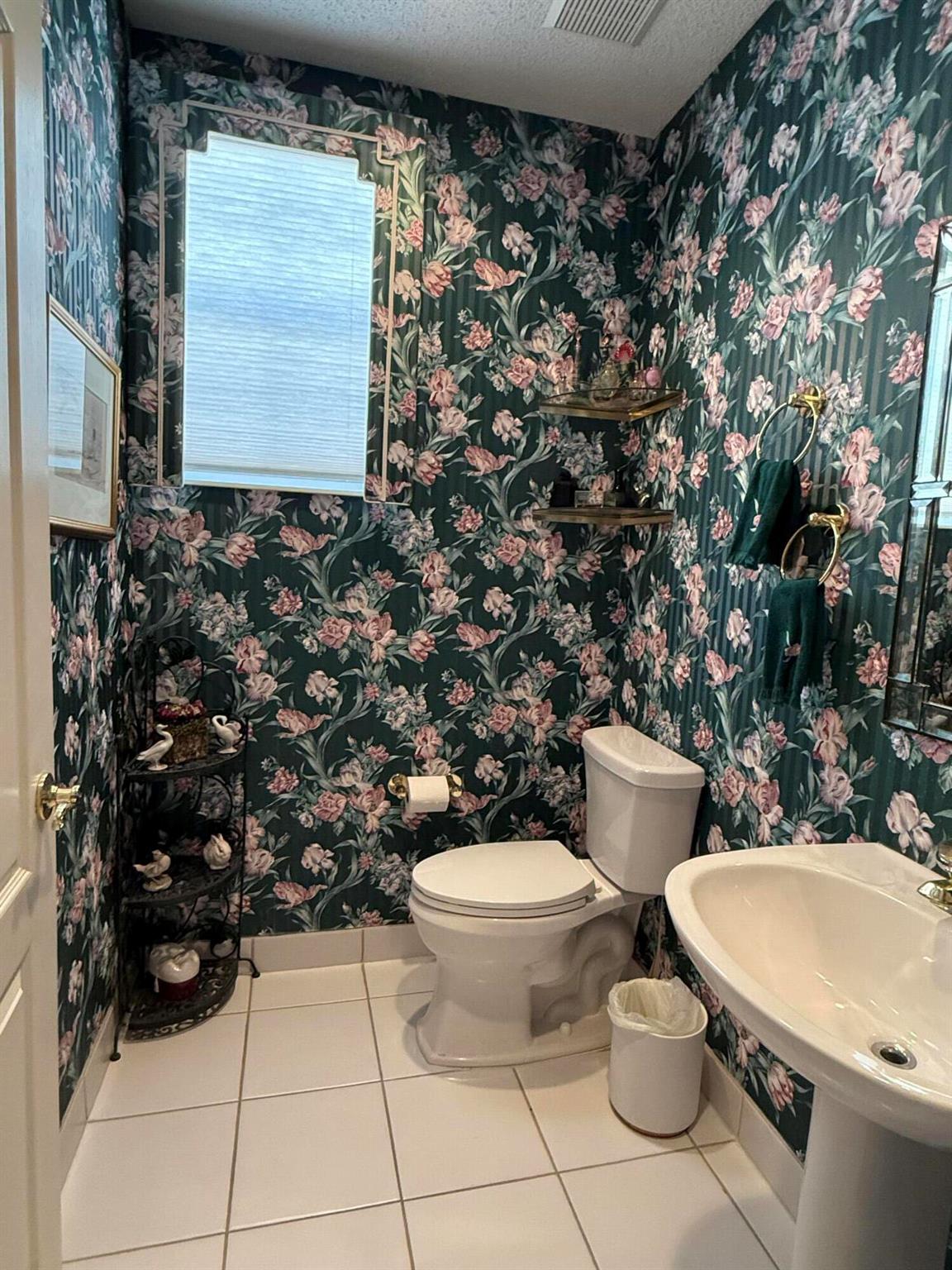 BREAKERS WEST 13, The Col - Residential