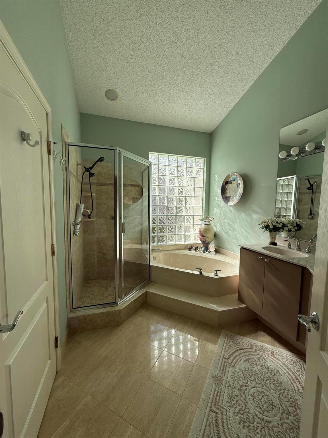 BREAKERS WEST 13, The Col - Residential