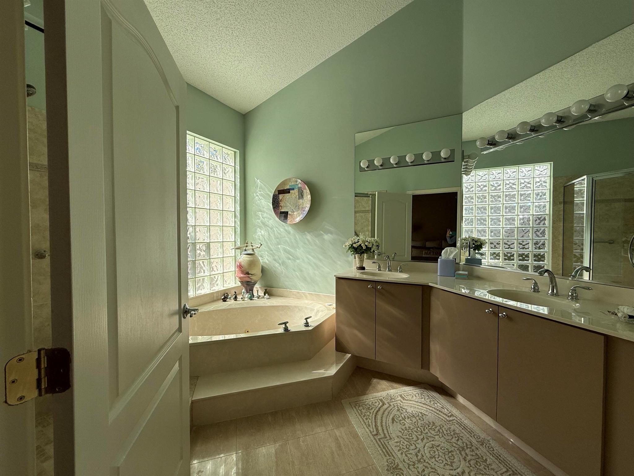 BREAKERS WEST 13, The Col - Residential