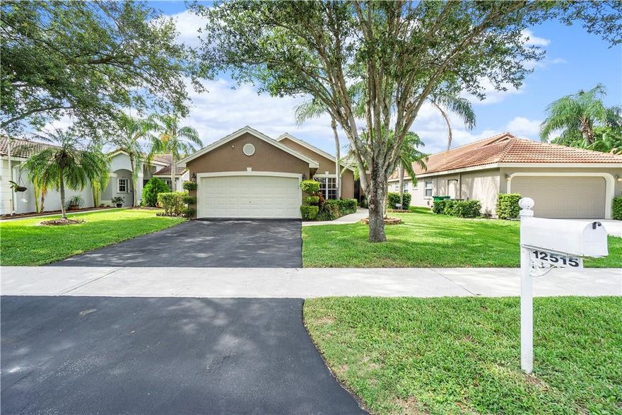 Stunning & Meticulously Maintained beautiful home!!! Located in Davie, A+ schools, close to almost all major highways with Prime access, updated Kitchen and bathrooms , Stainless steel appliance! One owner! LOW HOA!!READY TO MOVE!! AWESOME HOME READY TO MOVE !!!
