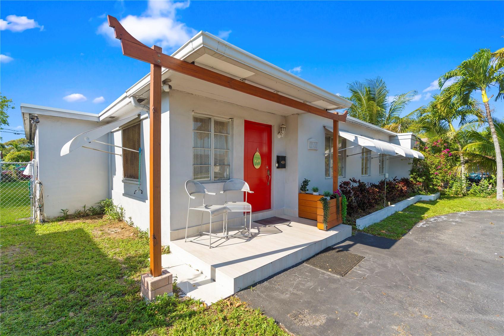 1260 NE 135th St