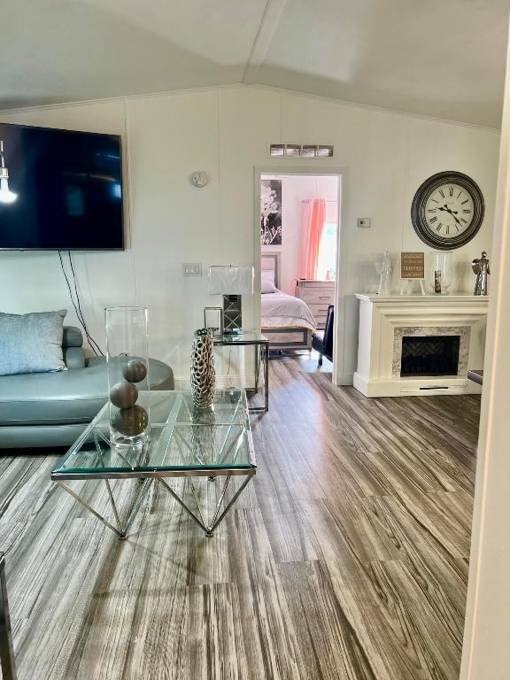 DEERFIELD LAKE - Residential