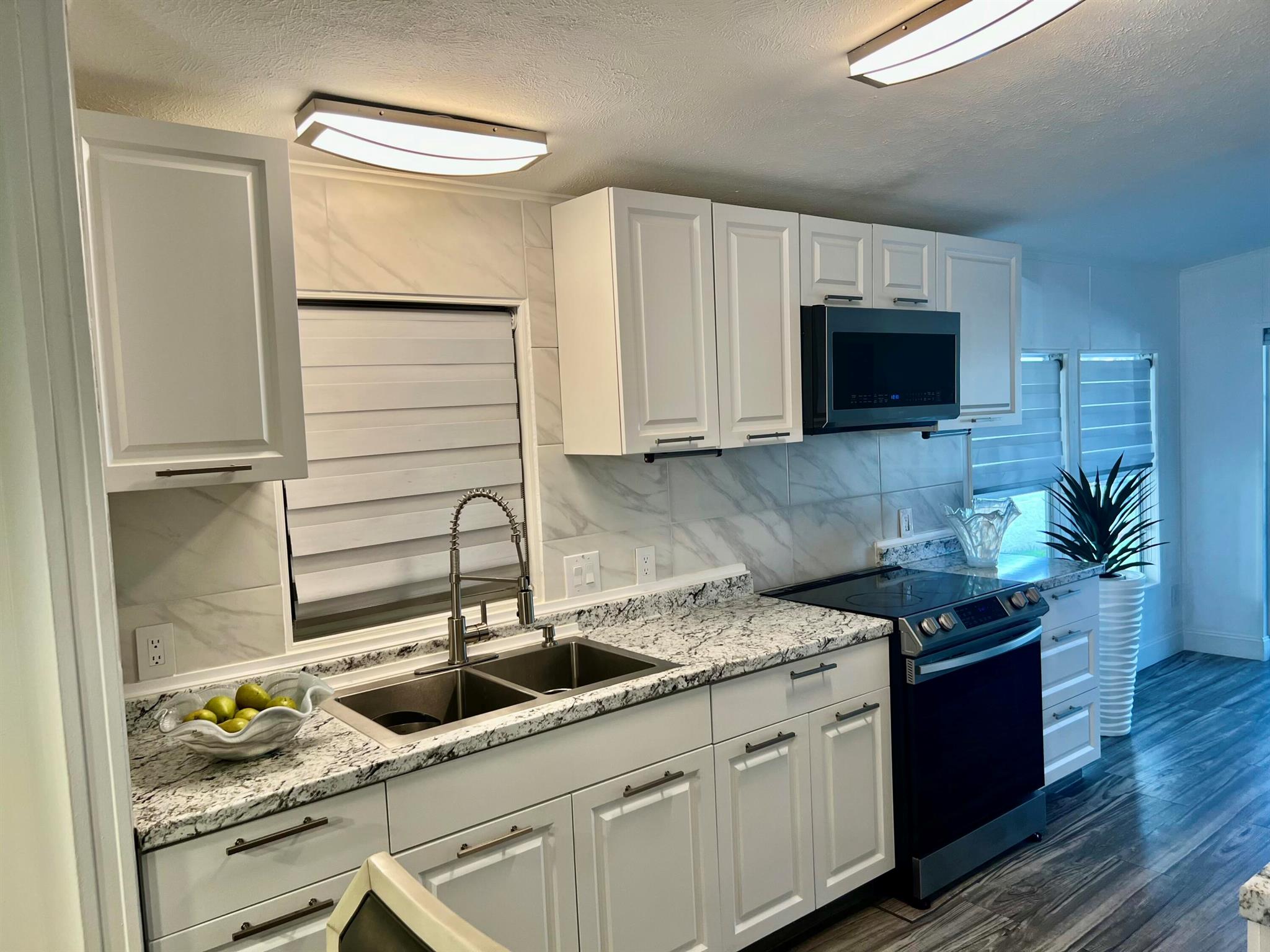 DEERFIELD LAKE - Residential