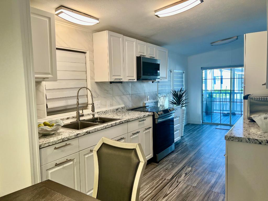 DEERFIELD LAKE - Residential