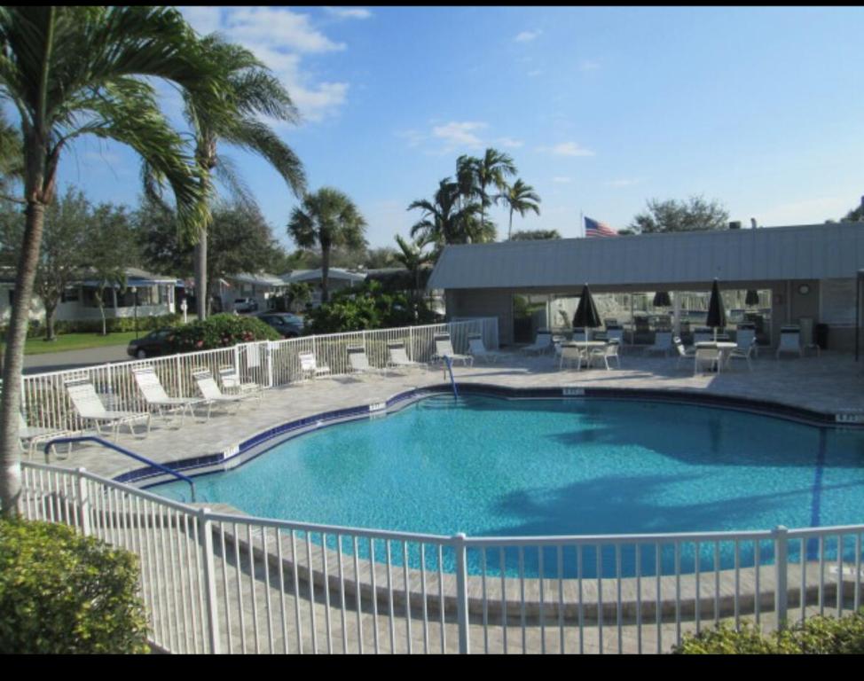 DEERFIELD LAKE - Residential