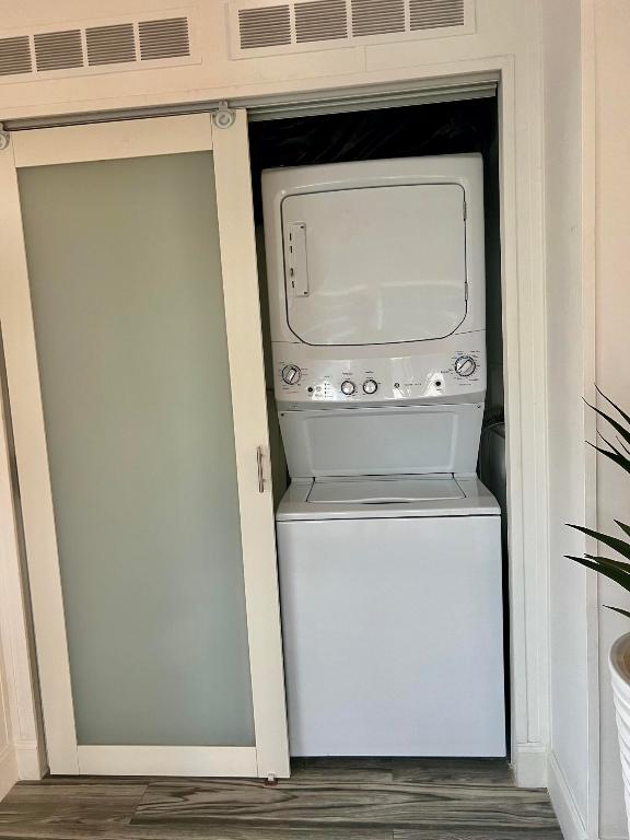 DEERFIELD LAKE - Residential