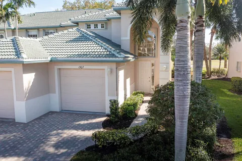 1507 SE Prestwick Lane Unit 8, Port St Lucie, FL MLS: R10964010