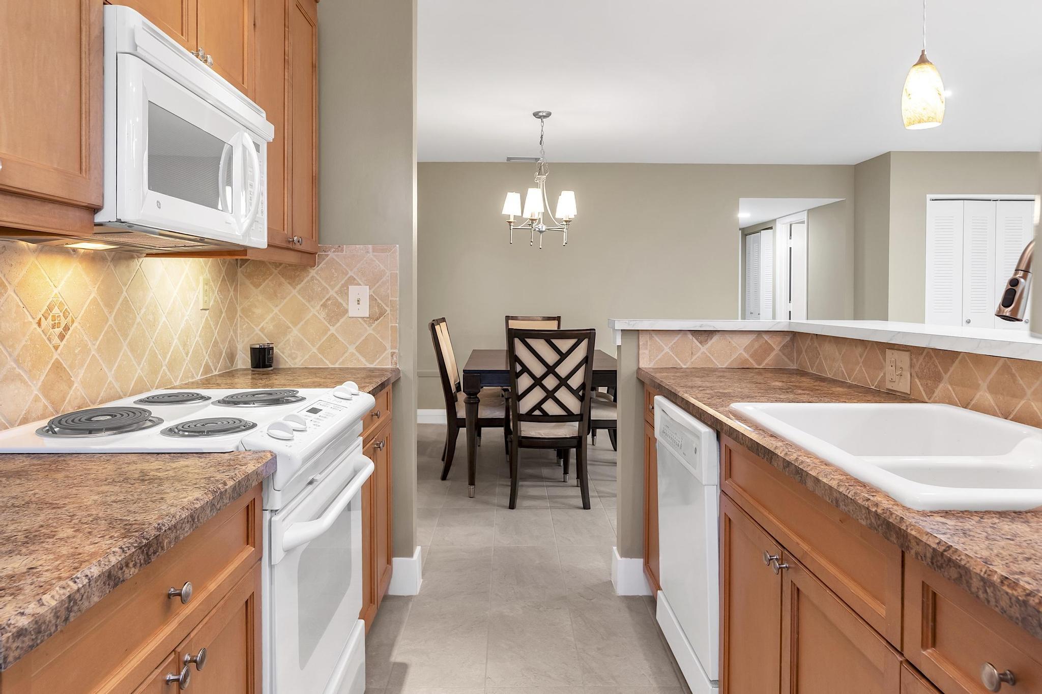 HIGH POINT OF DELRAY WEST CONDO SEC 3 - Residential