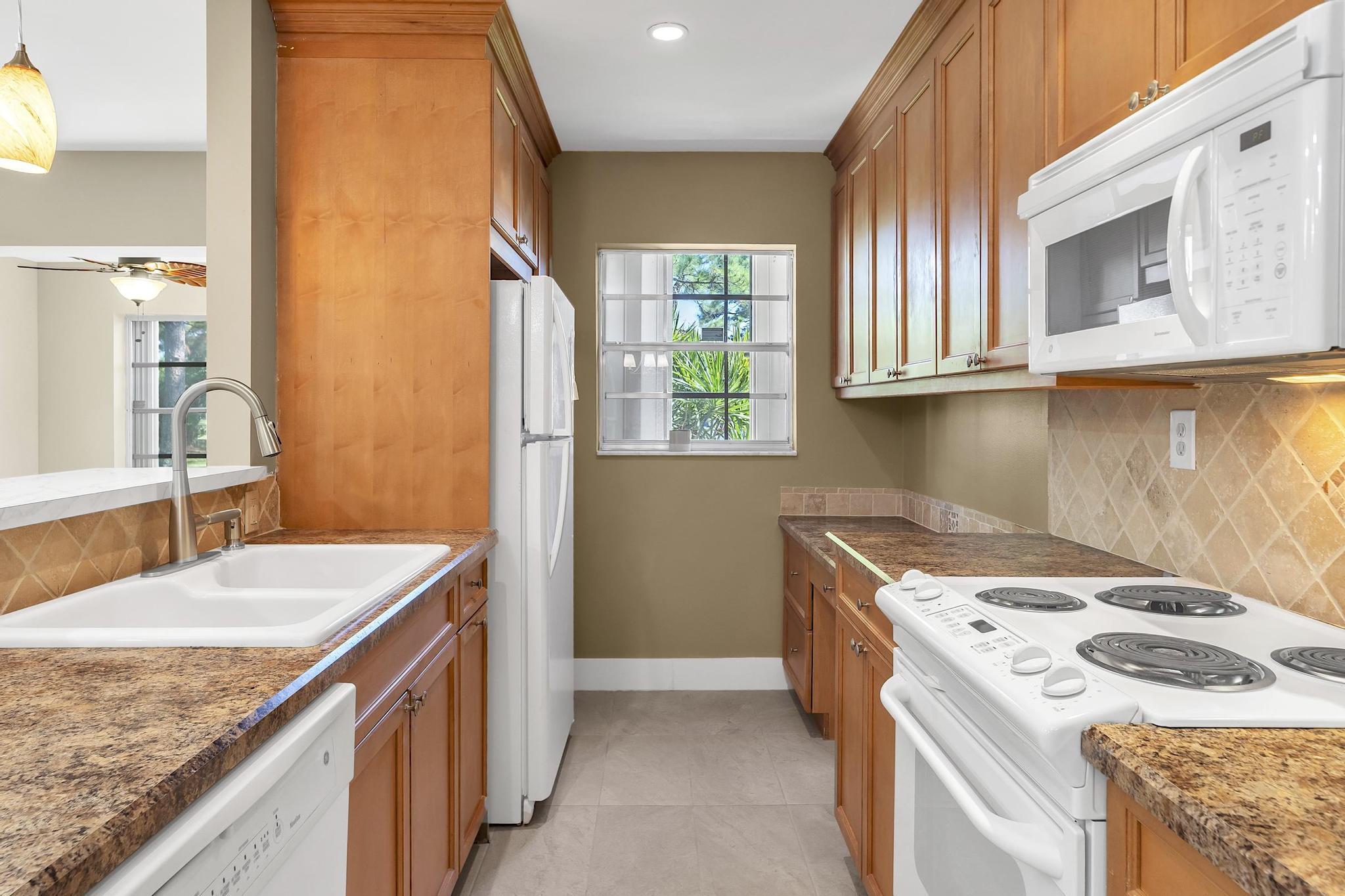 HIGH POINT OF DELRAY WEST CONDO SEC 3 - Residential