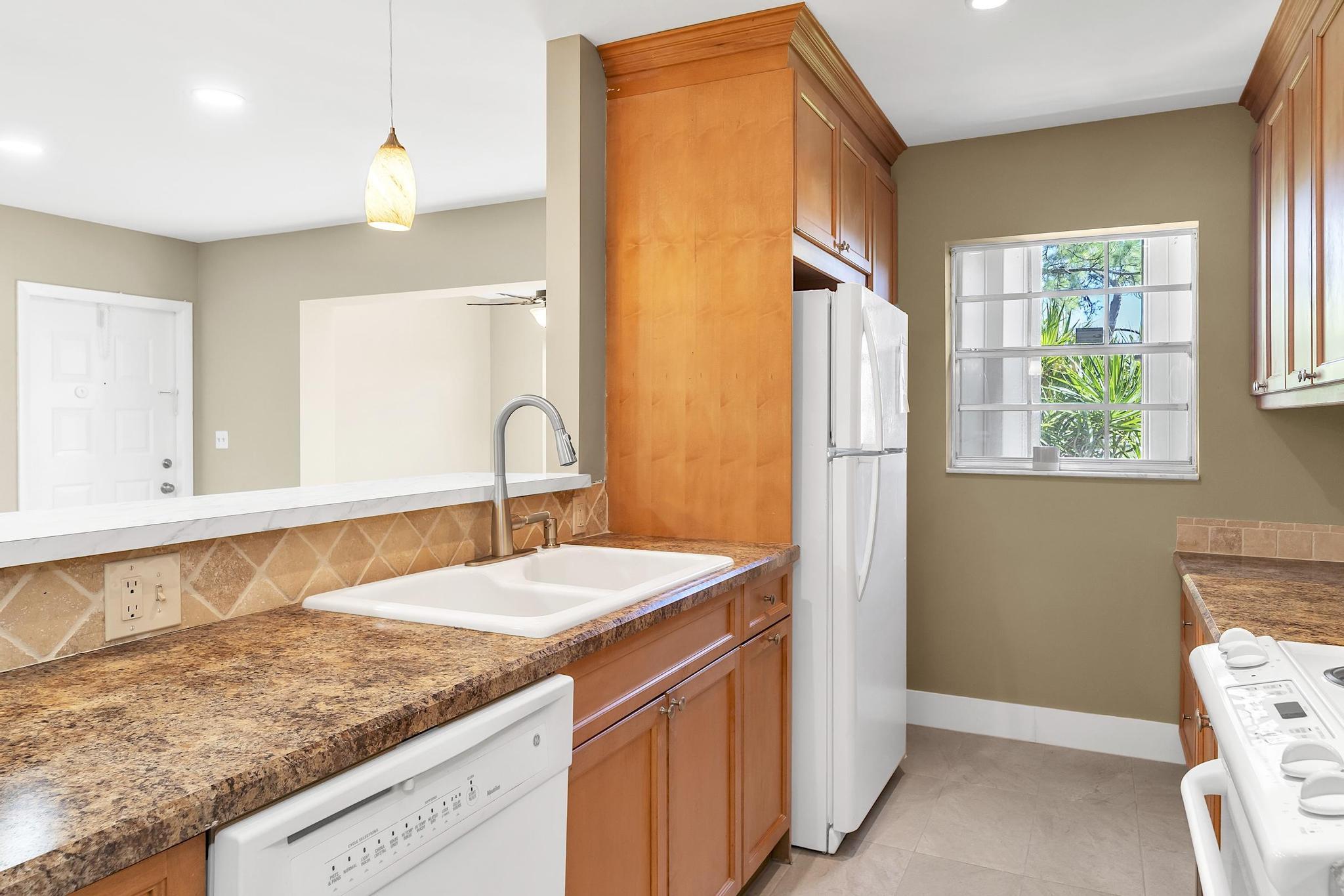 HIGH POINT OF DELRAY WEST CONDO SEC 3 - Residential