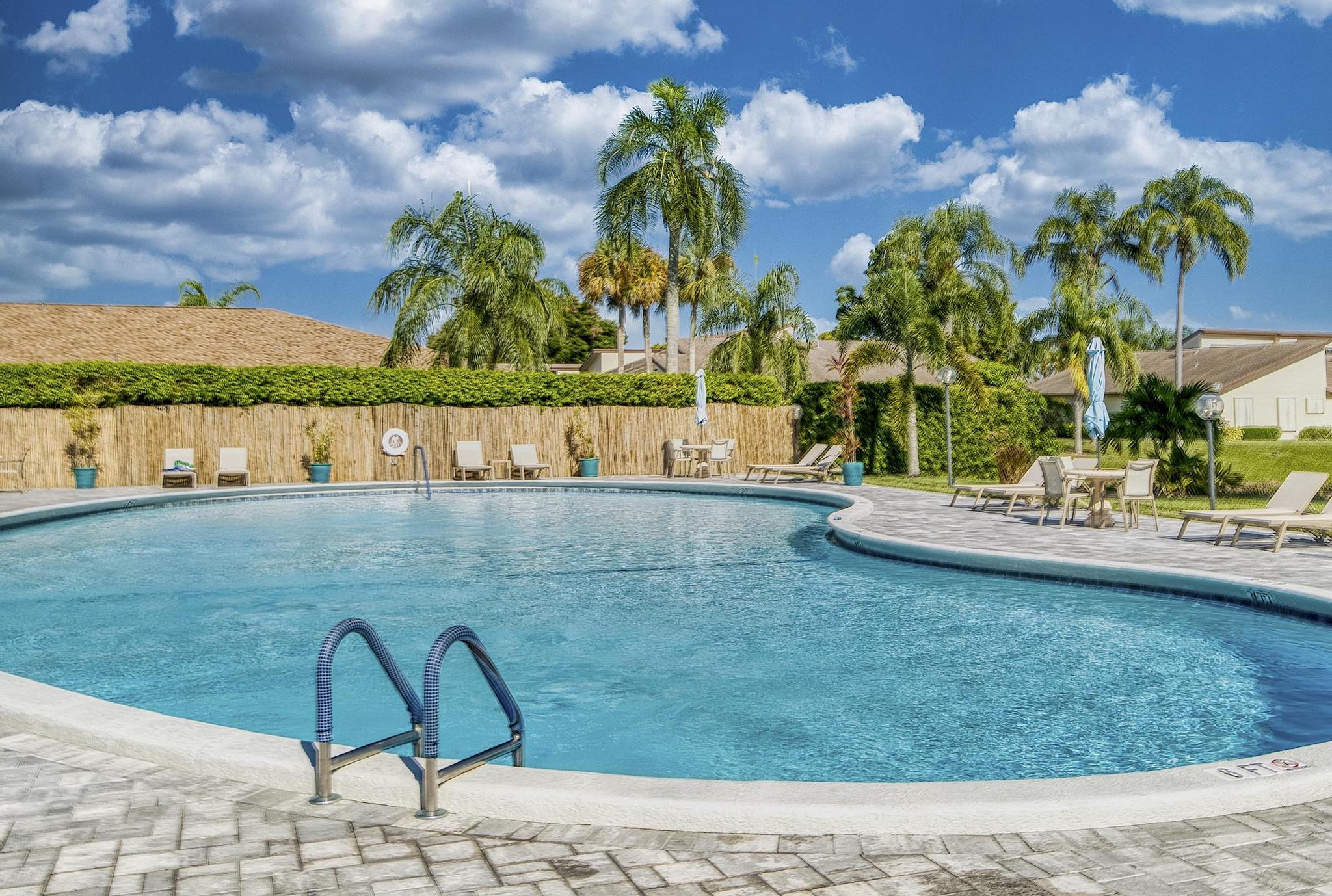 HIGH POINT OF DELRAY WEST CONDO SEC 3 - Residential