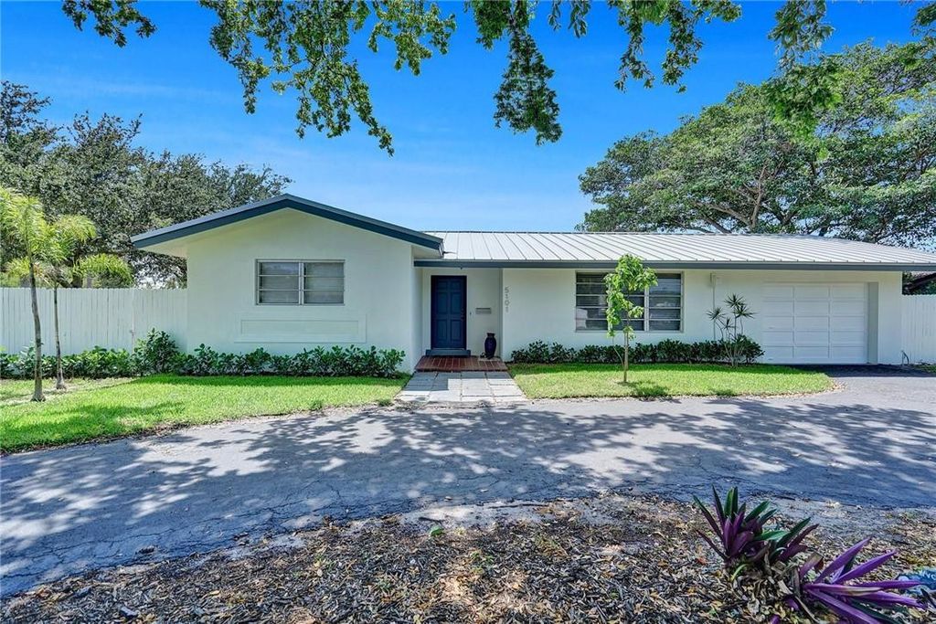 Photo of 5101 NE 27th Avenue, Lighthouse Point, FL 33064 (MLS # B26034472)