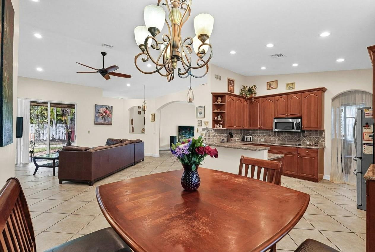 Windsor Palms 160-17 B - Residential