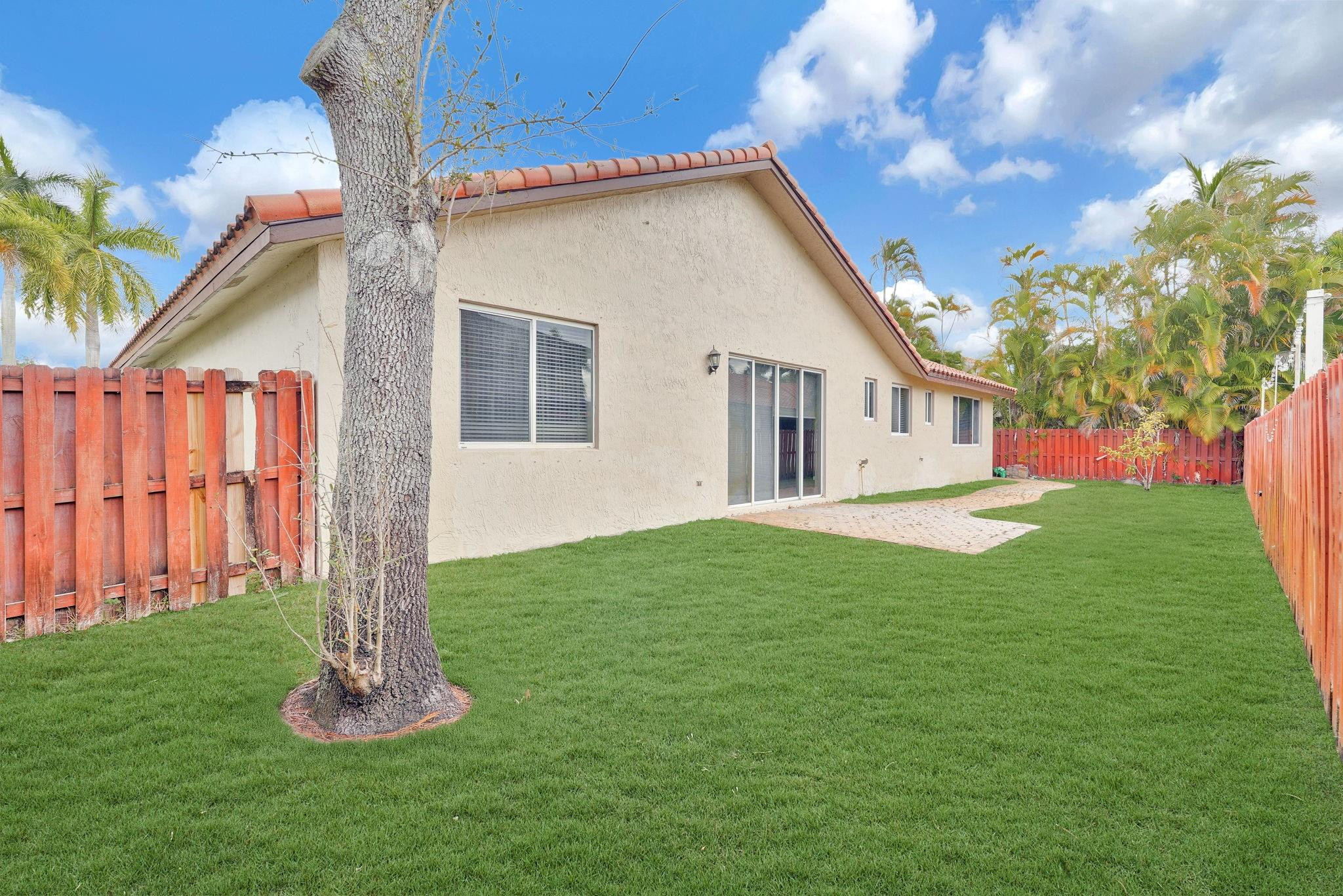 Windsor Palms 160-17 B - Residential