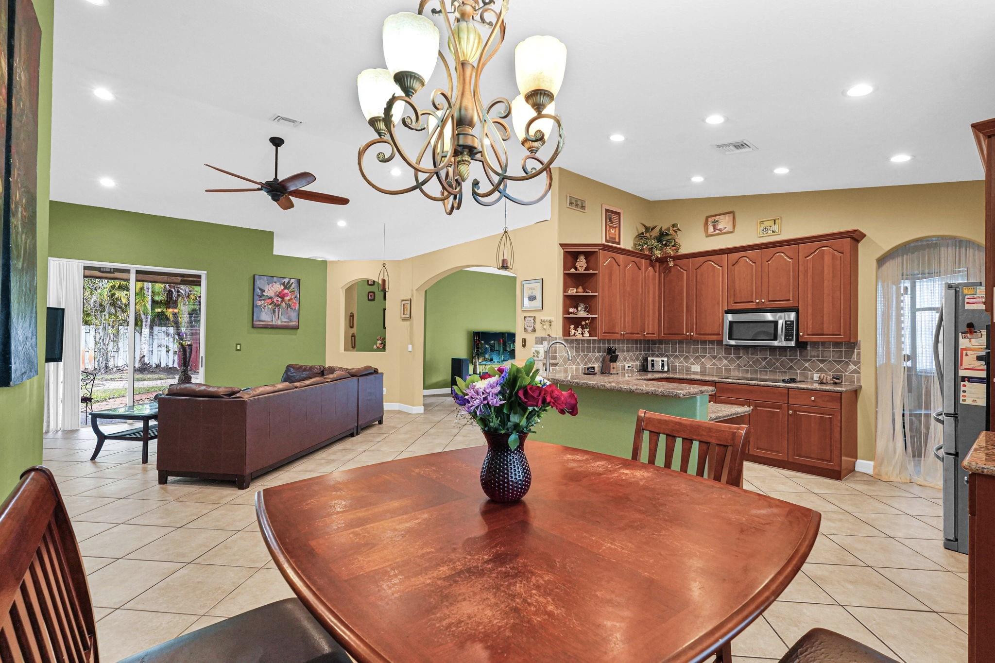 Windsor Palms 160-17 B - Residential