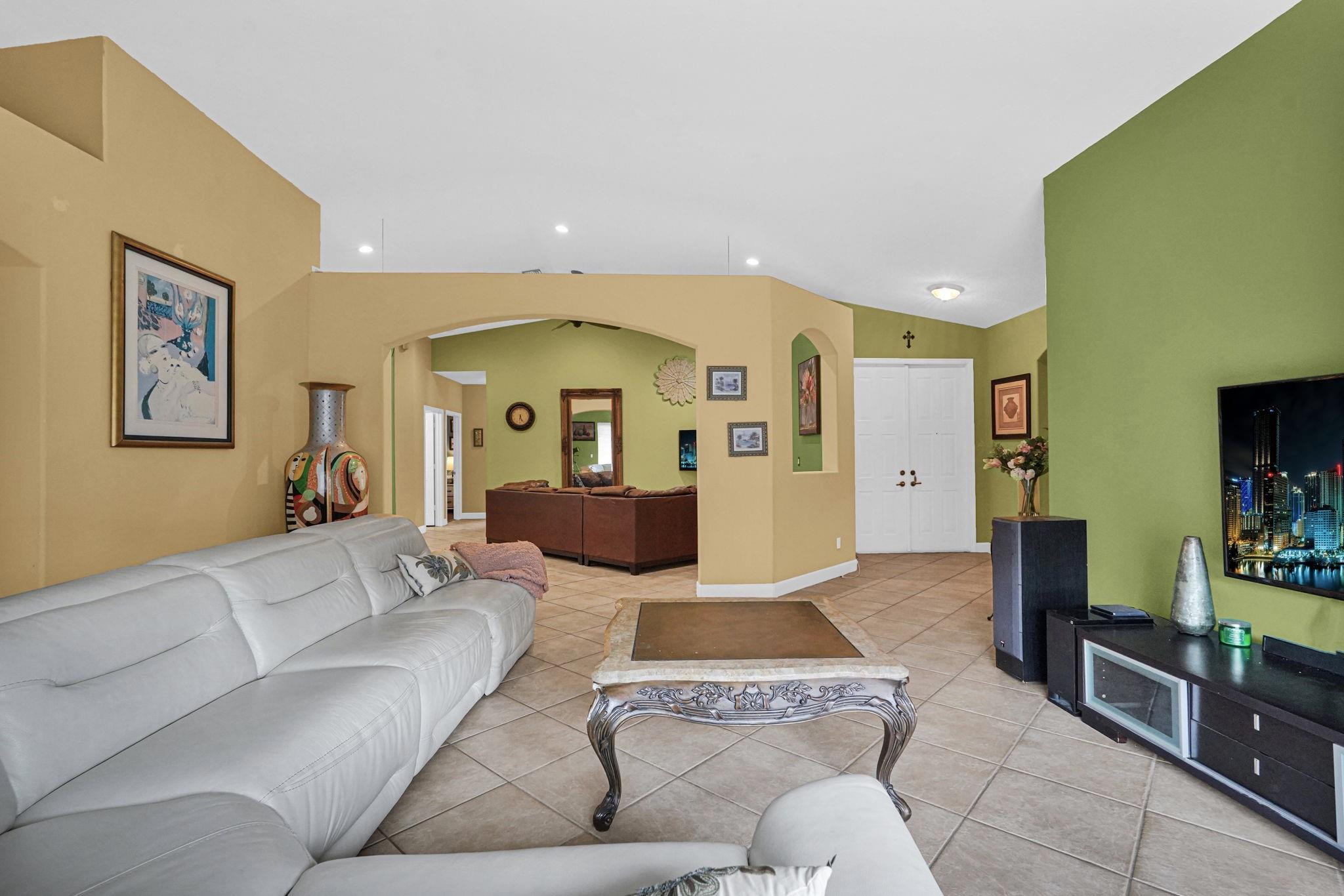 Windsor Palms 160-17 B - Residential