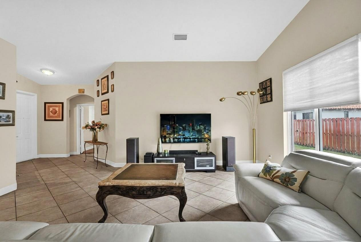 Windsor Palms 160-17 B - Residential