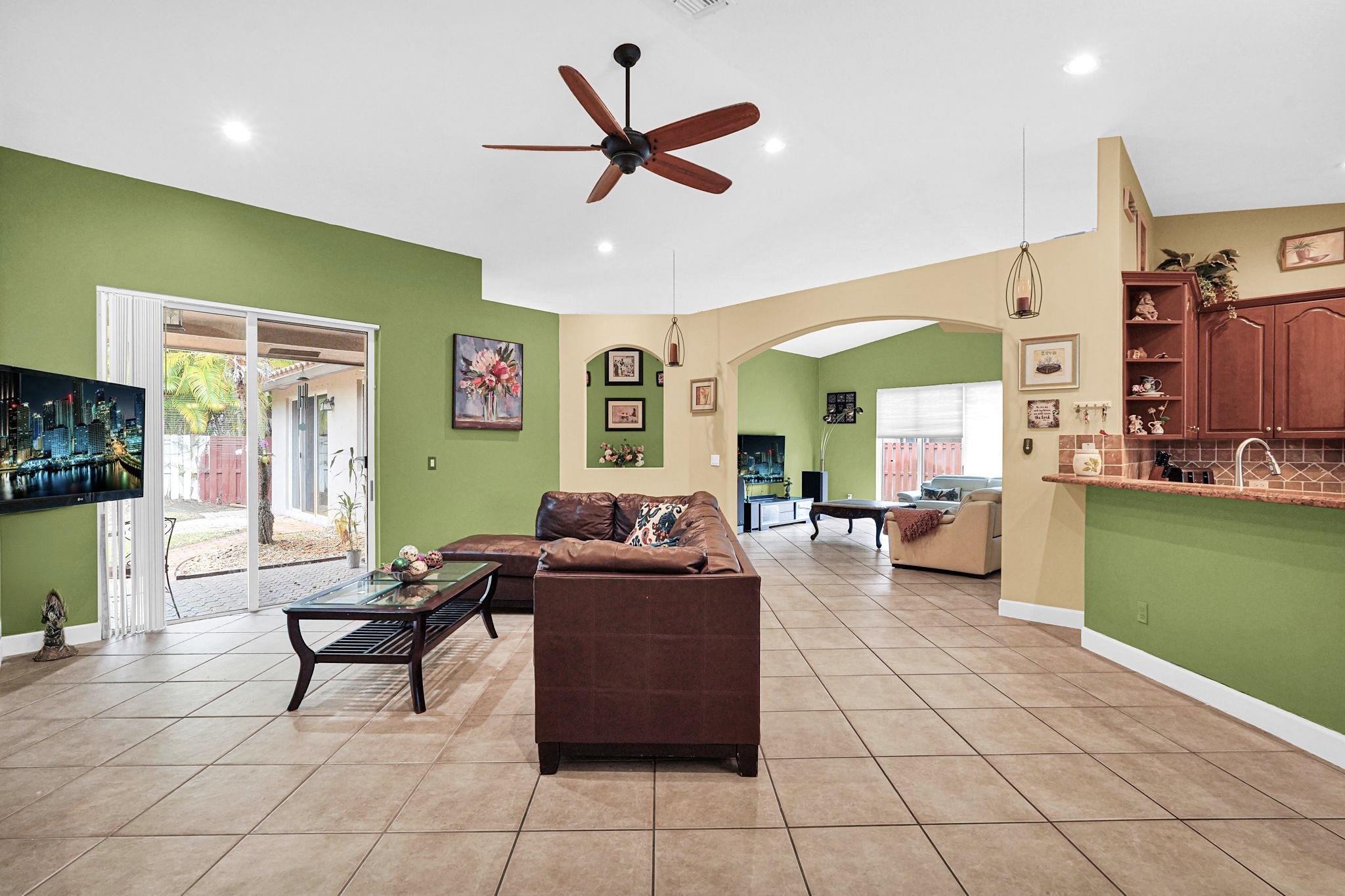 Windsor Palms 160-17 B - Residential