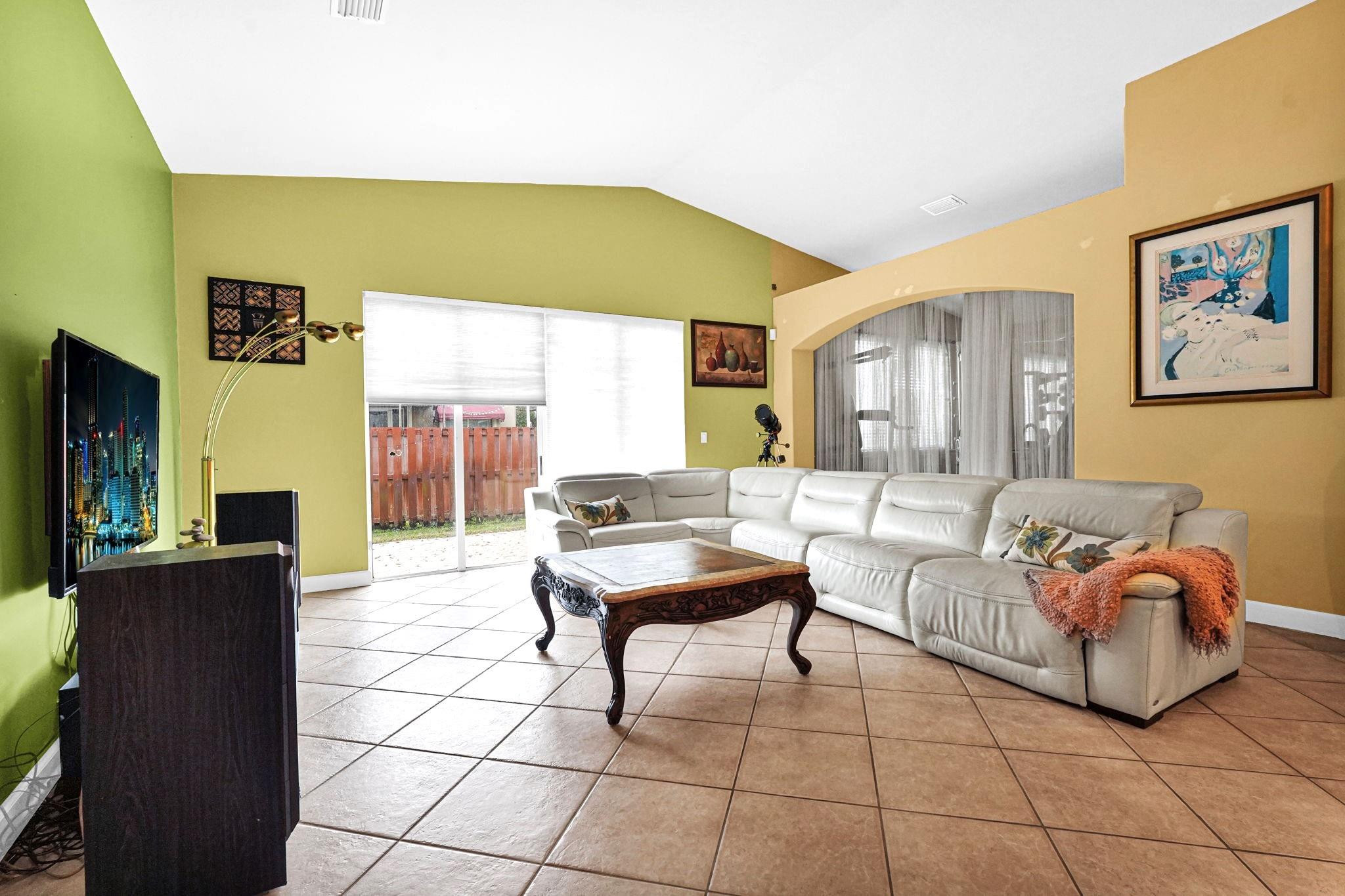 Windsor Palms 160-17 B - Residential