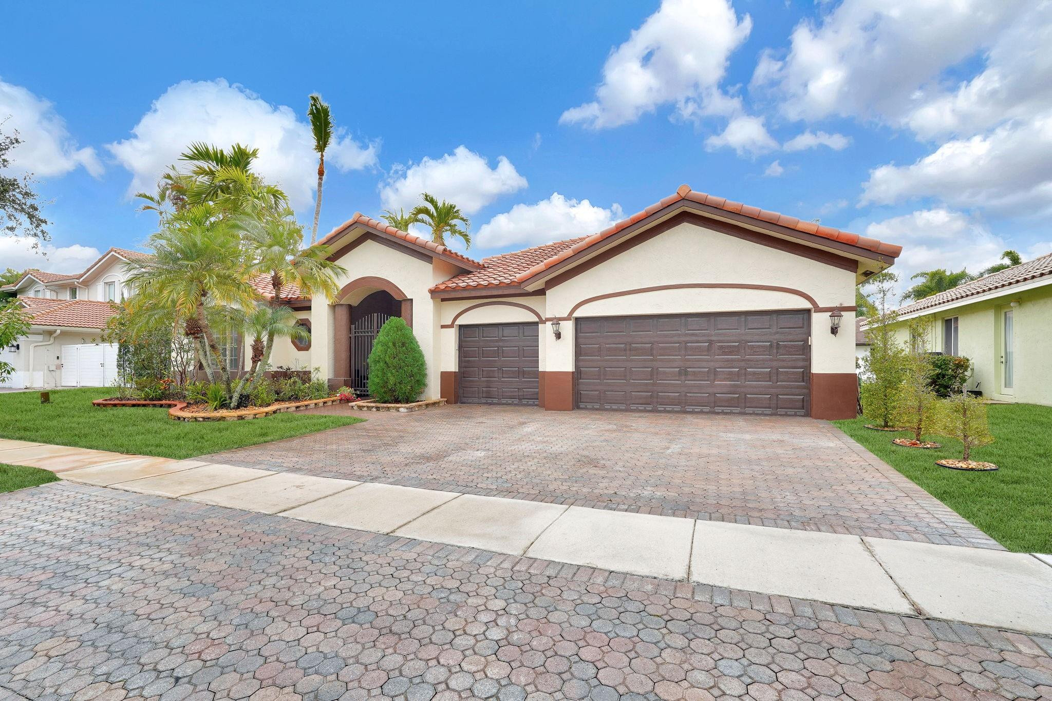 Windsor Palms 160-17 B - Residential