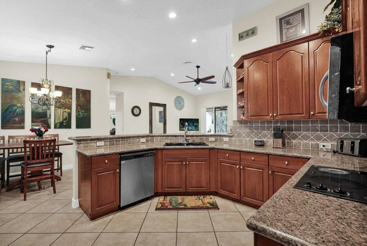 Windsor Palms 160-17 B - Residential