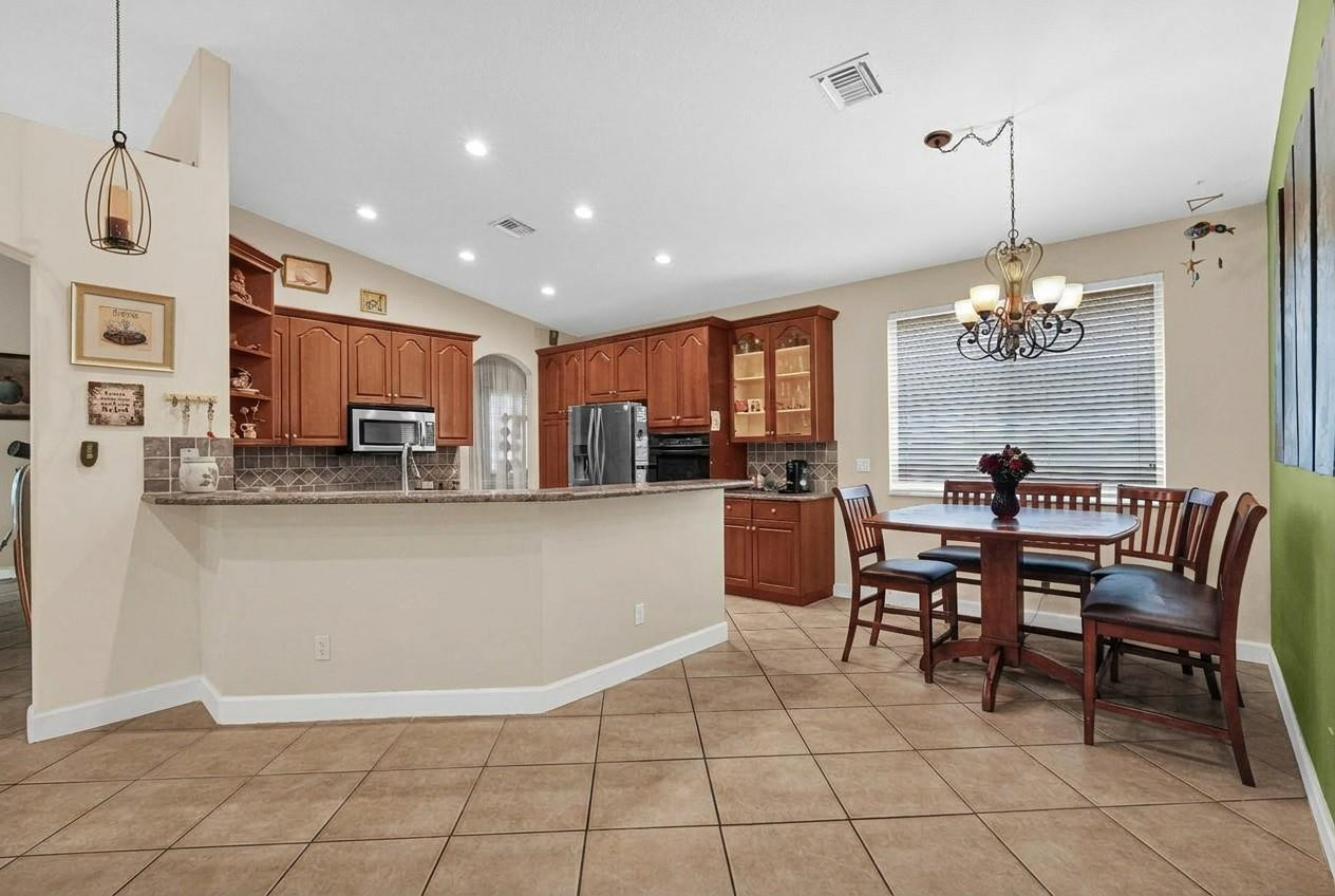 Windsor Palms 160-17 B - Residential