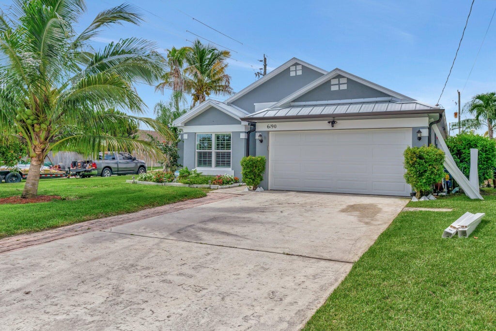 Photo of 6190 Lauderdale Street, Jupiter, FL 33458 (MLS # R10998555)