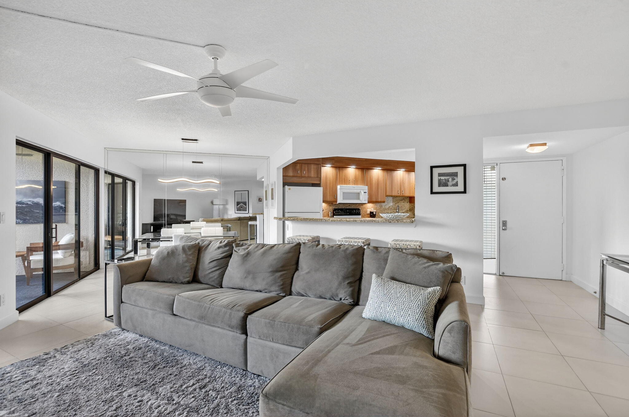 5851 Camino Del Sol 402