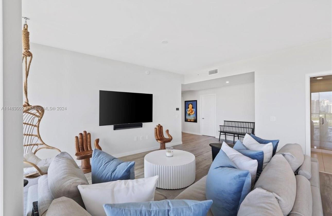 AUBERGE BEACH RESIDENCES - Residential