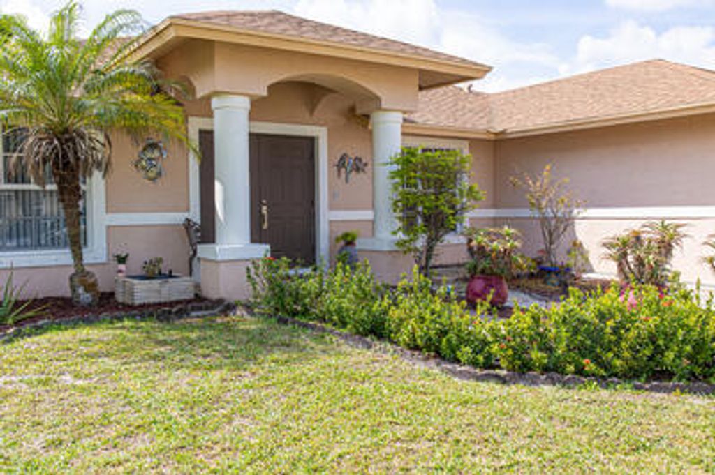 Photo of 934 SW Fisherman Avenue, Port Saint Lucie, FL 34953 (MLS # R10966880)