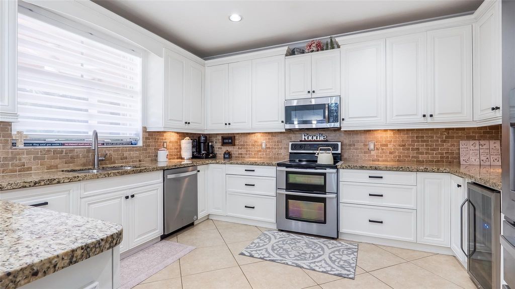 Photo of 1469 Kite Ct, Weston, FL 33327 (MLS # F10532544)
