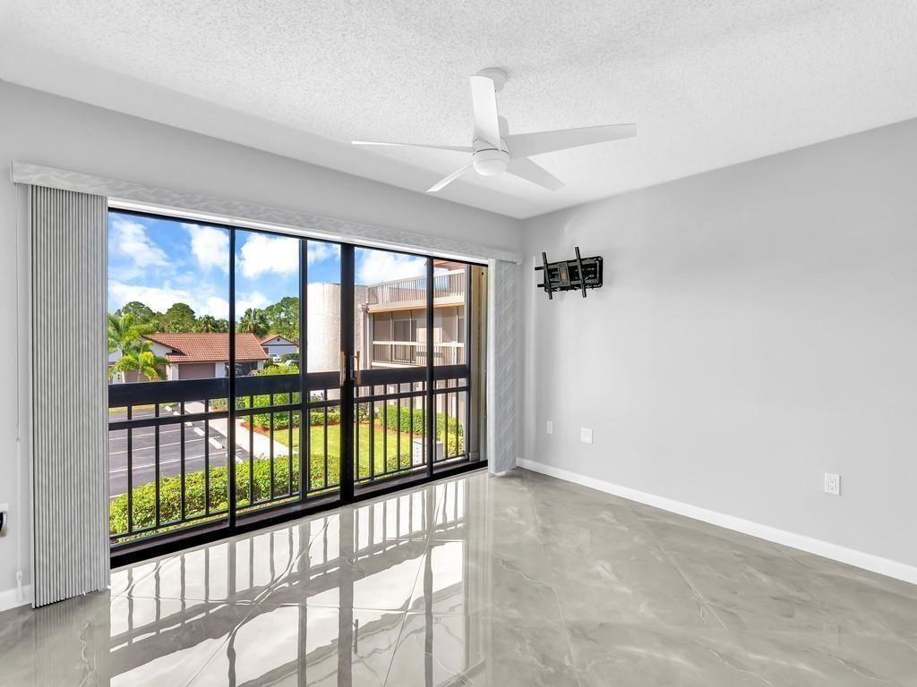 LAKESHORE VILLAGE OF MEAD - Residential Lease