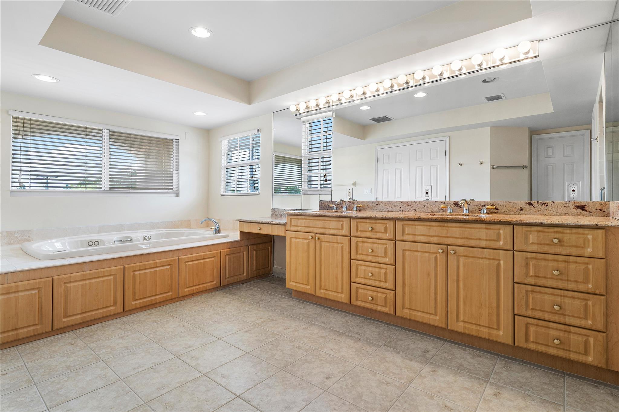 Lauderdale Harbors Sec A - Residential