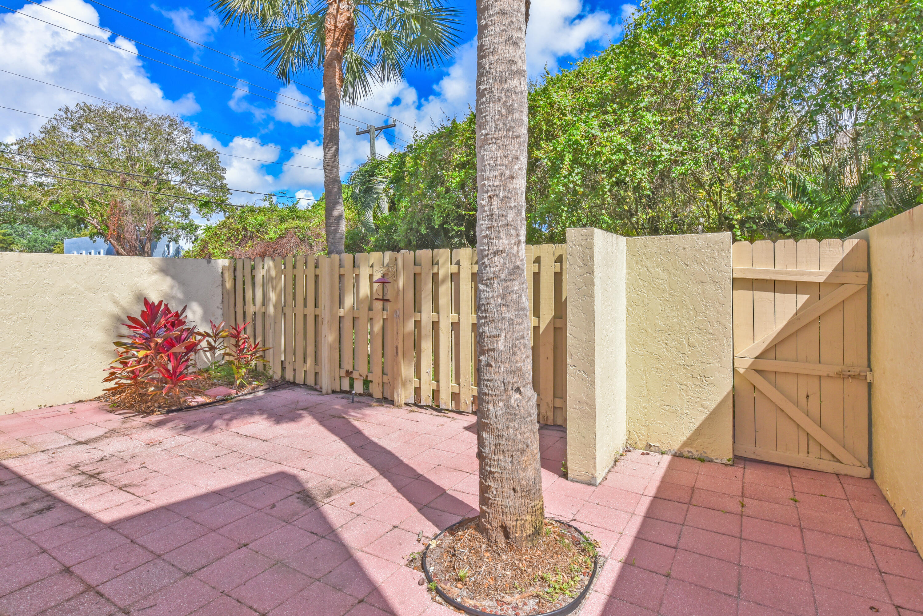 WOODLET CONDO - Residential Lease