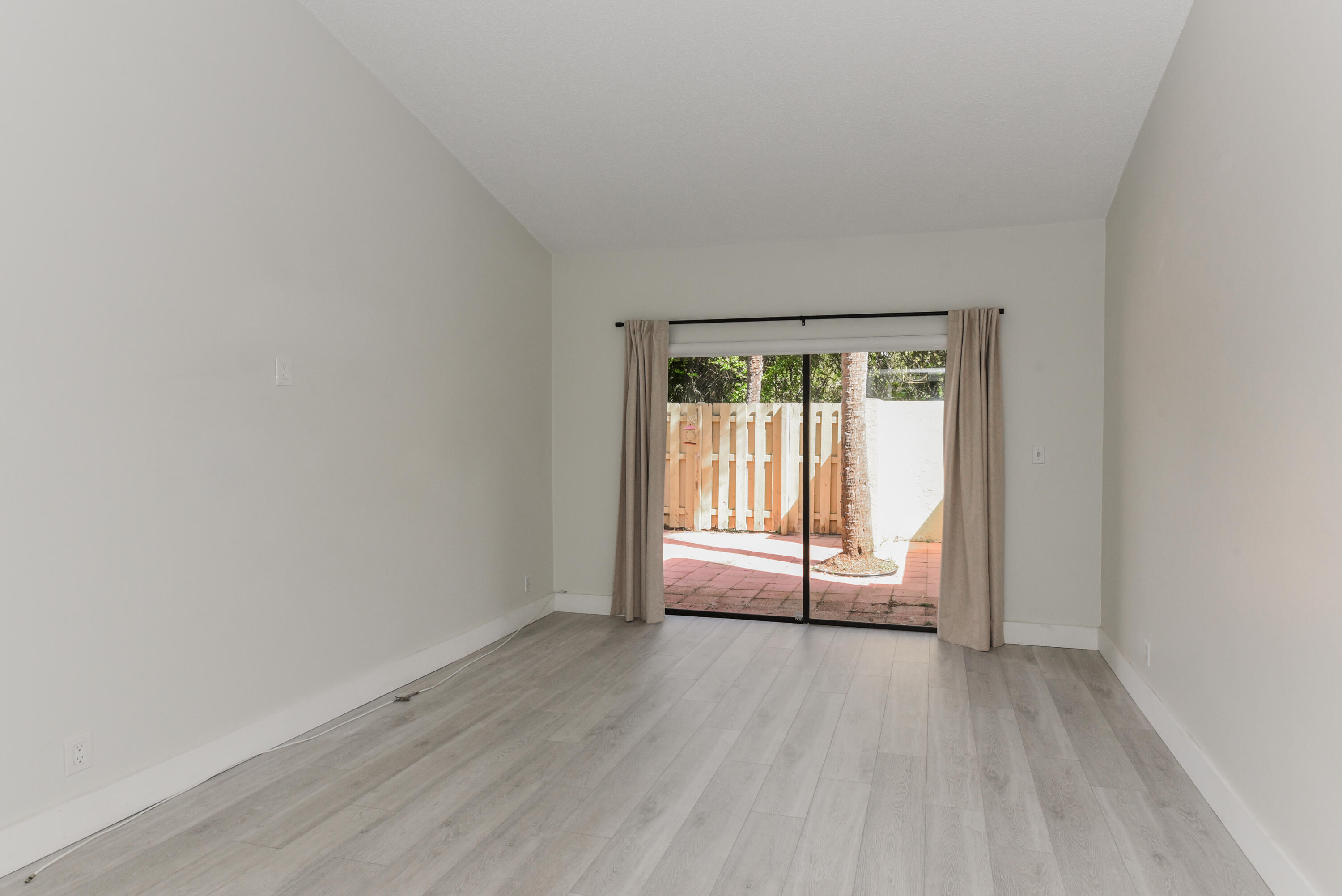 WOODLET CONDO - Residential Lease
