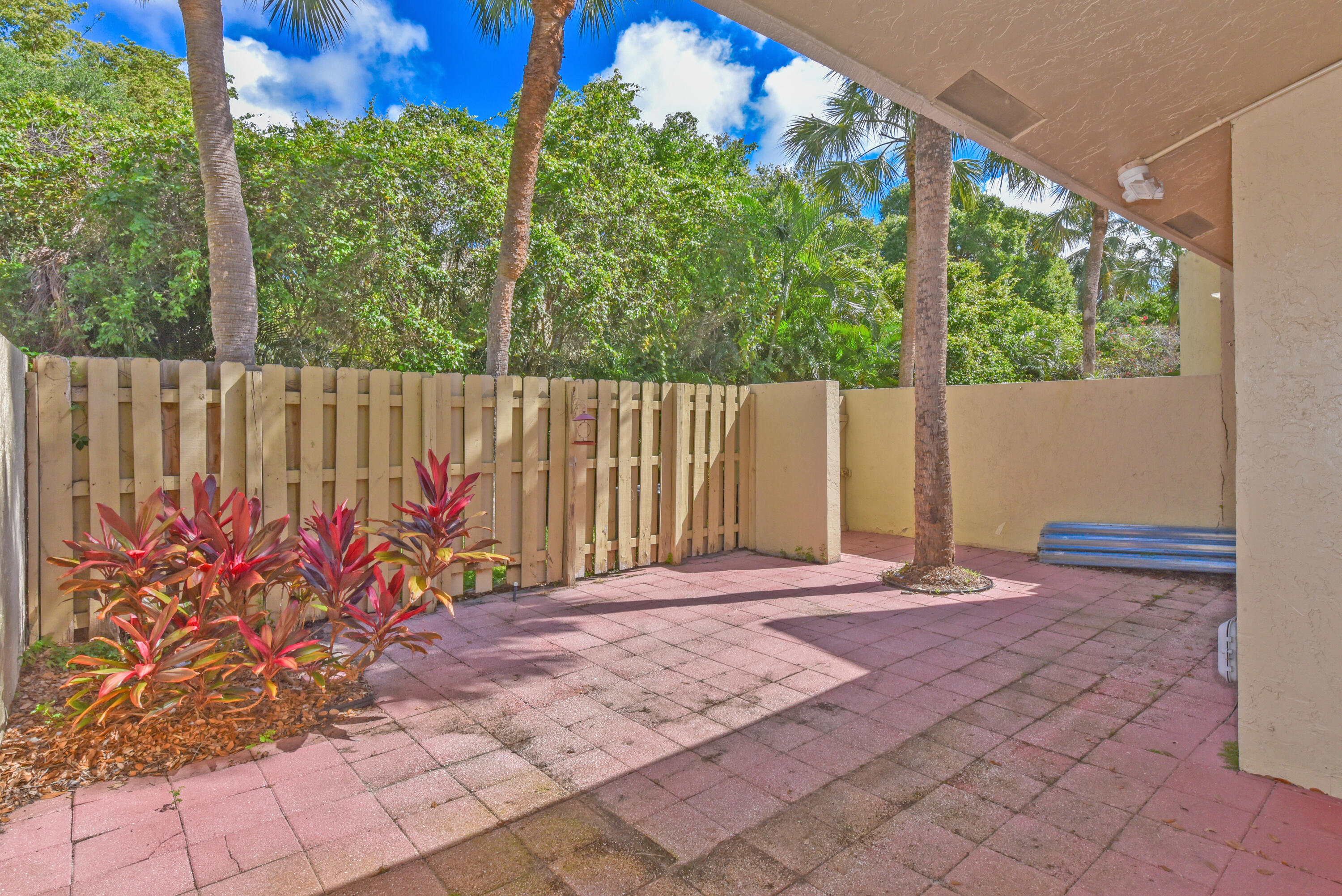 WOODLET CONDO - Residential Lease