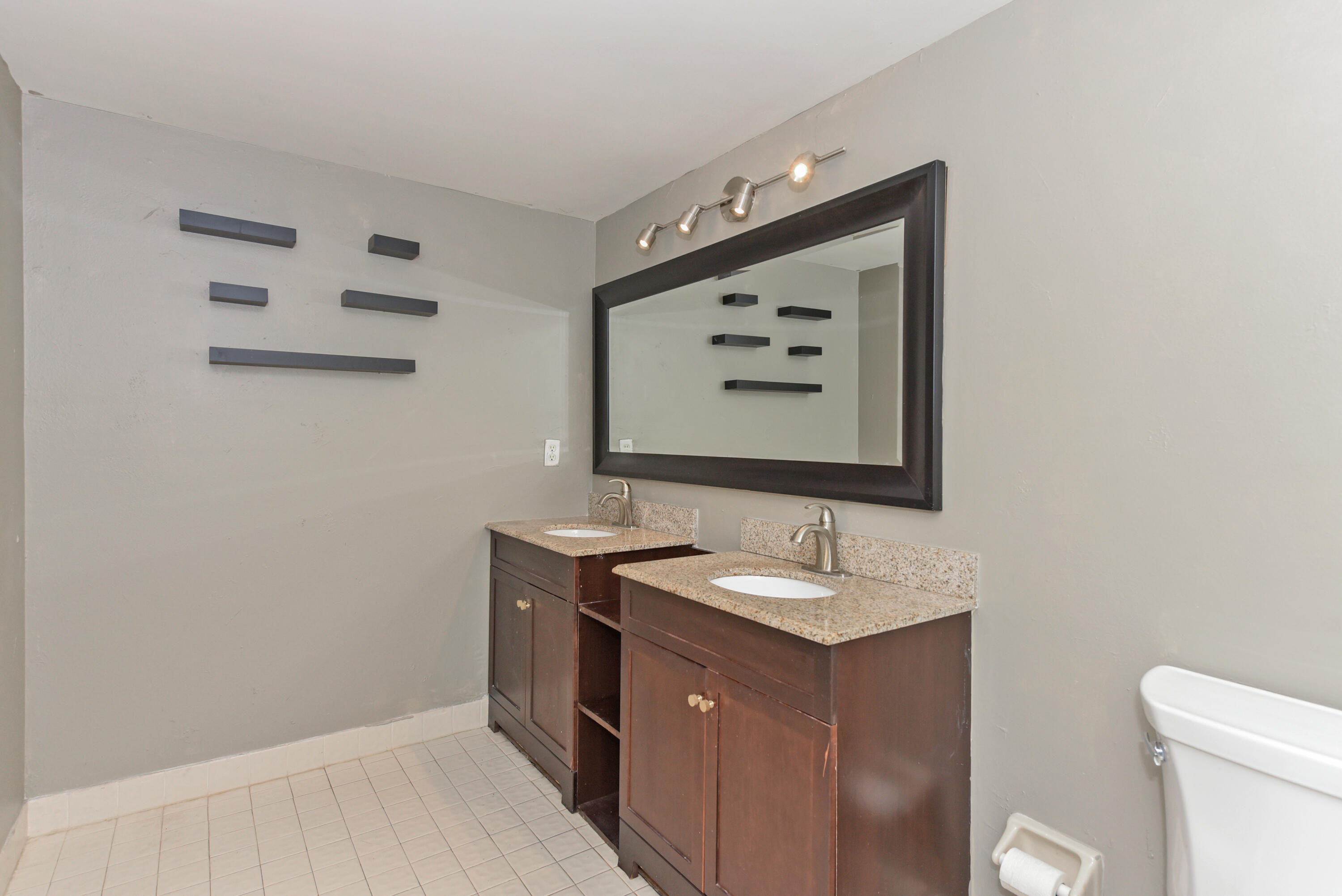 WOODLET CONDO - Residential Lease
