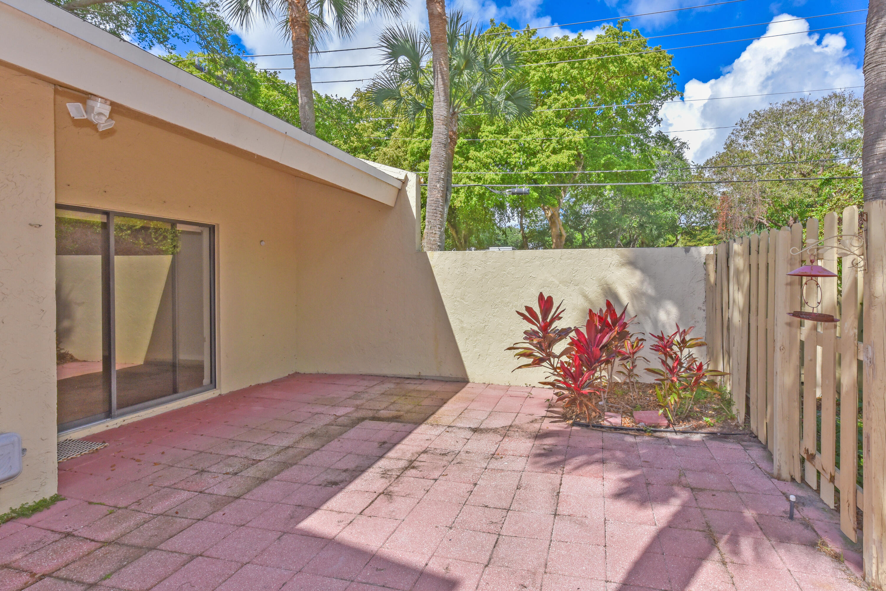 WOODLET CONDO - Residential Lease