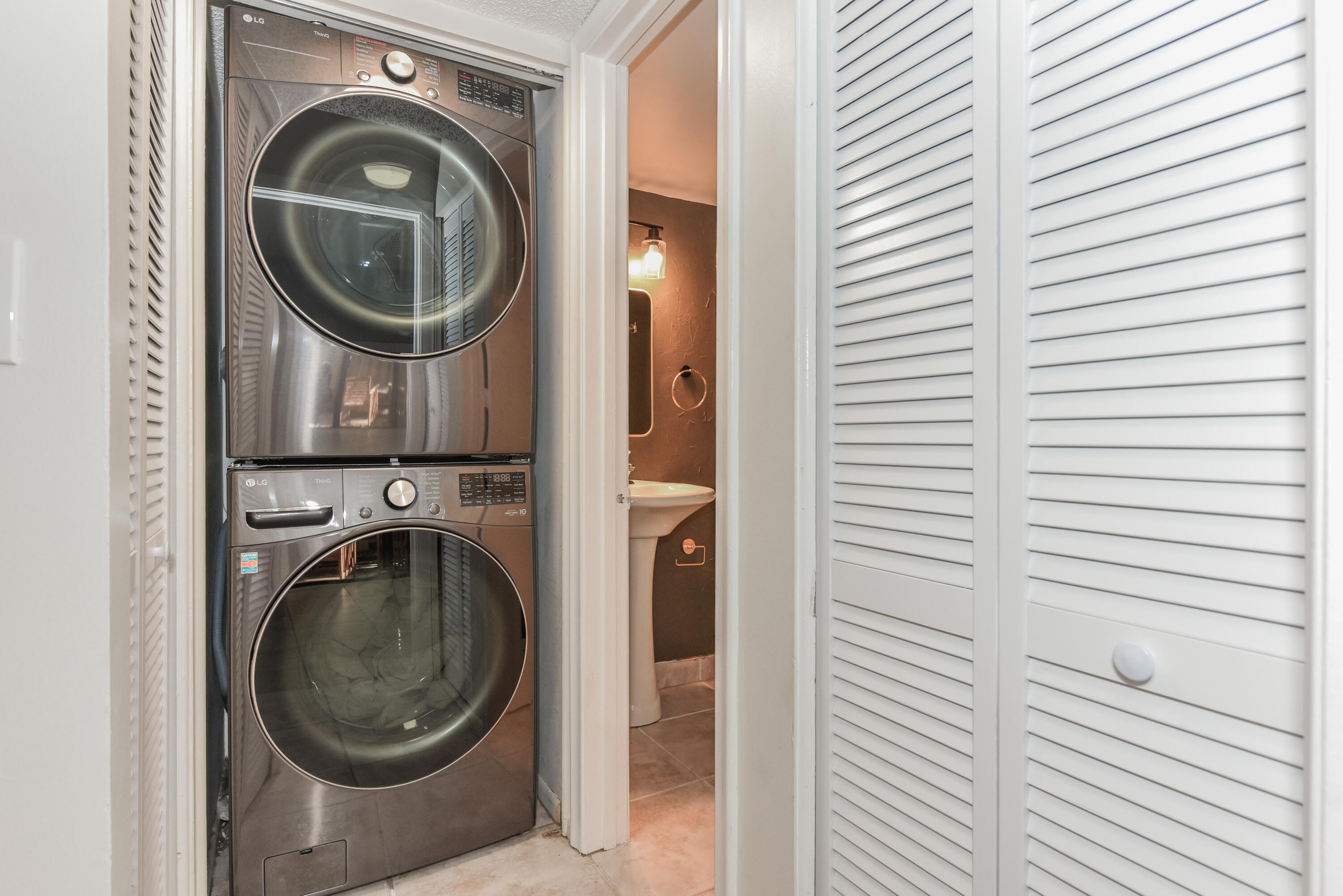 WOODLET CONDO - Residential Lease
