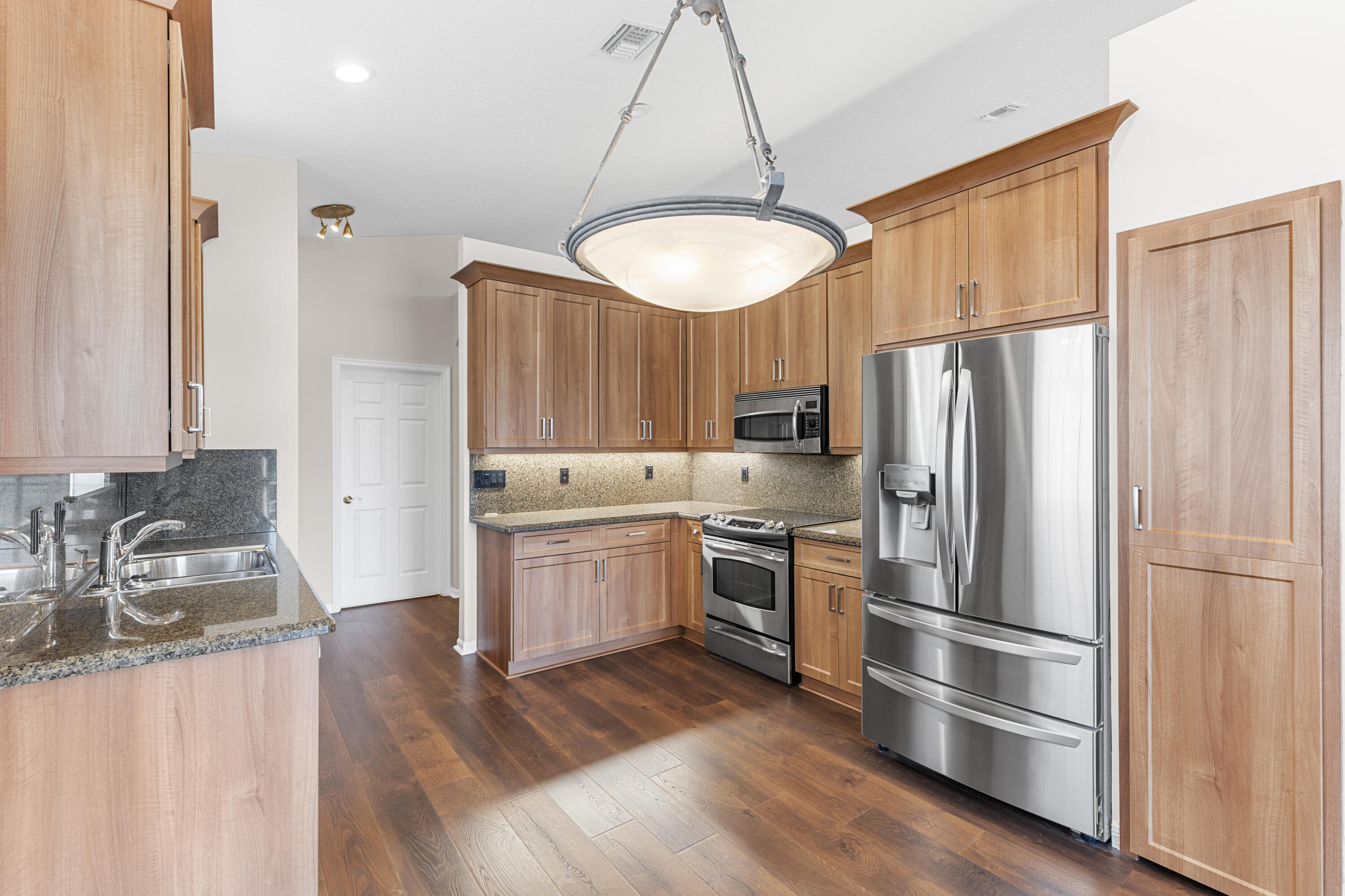 TWIN LAKES - Residential