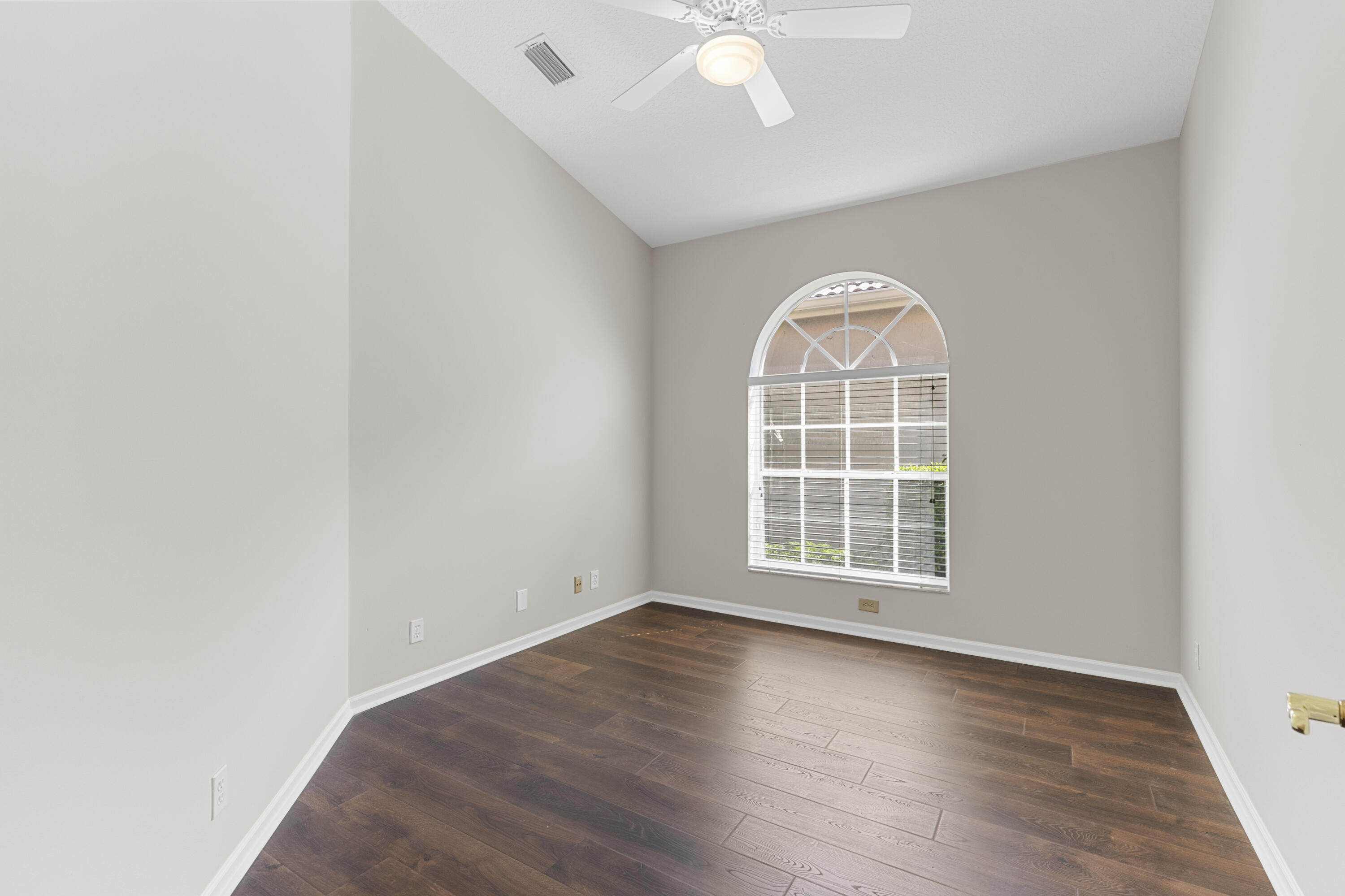 TWIN LAKES - Residential