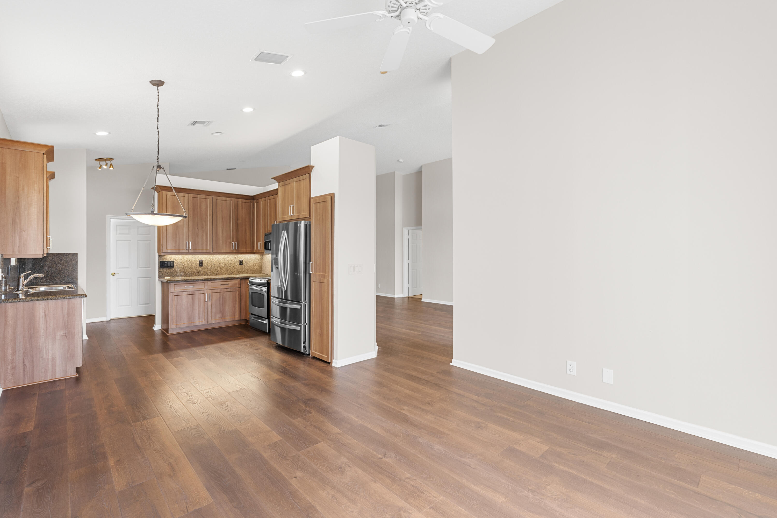 TWIN LAKES - Residential