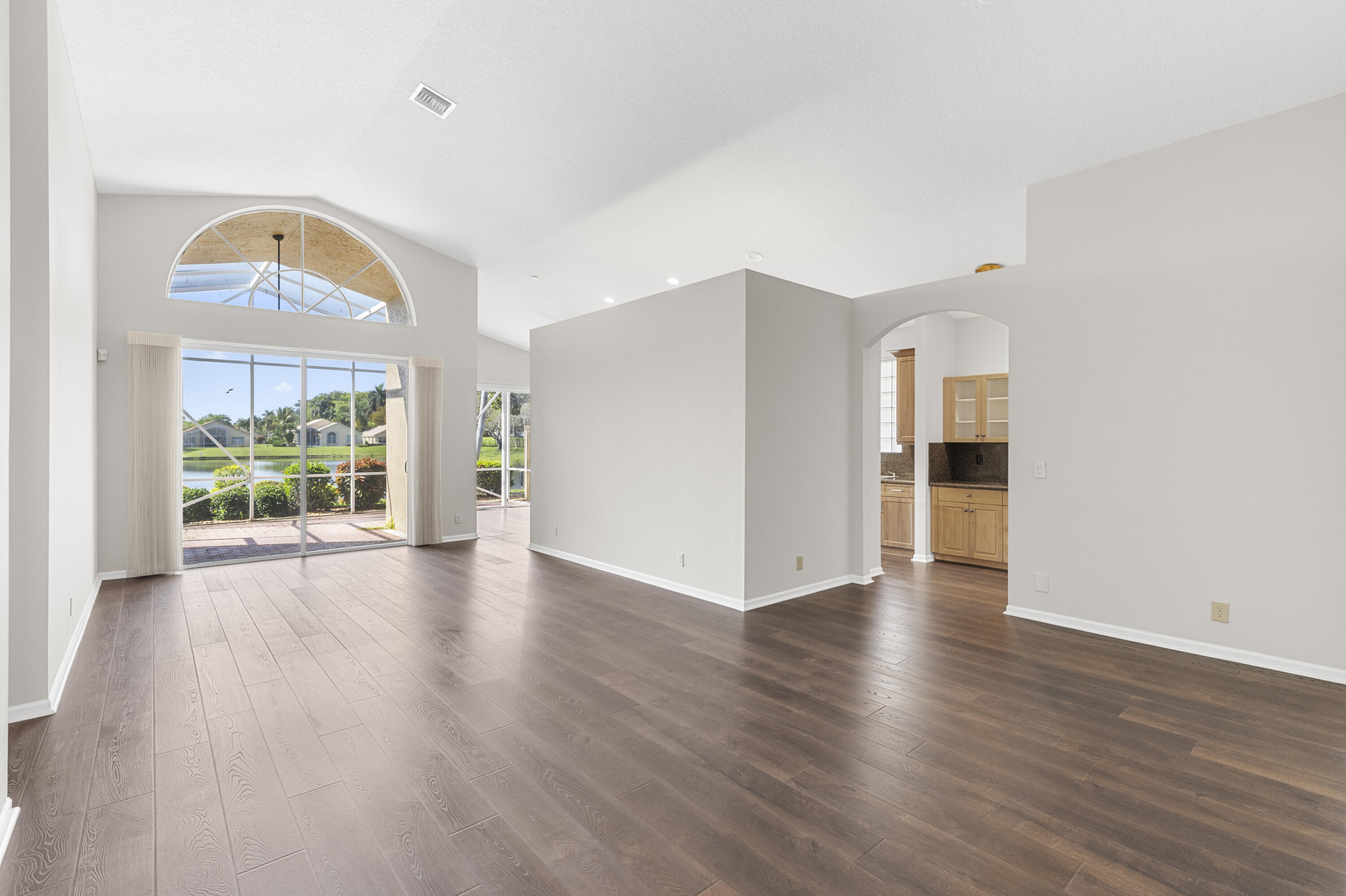 TWIN LAKES - Residential