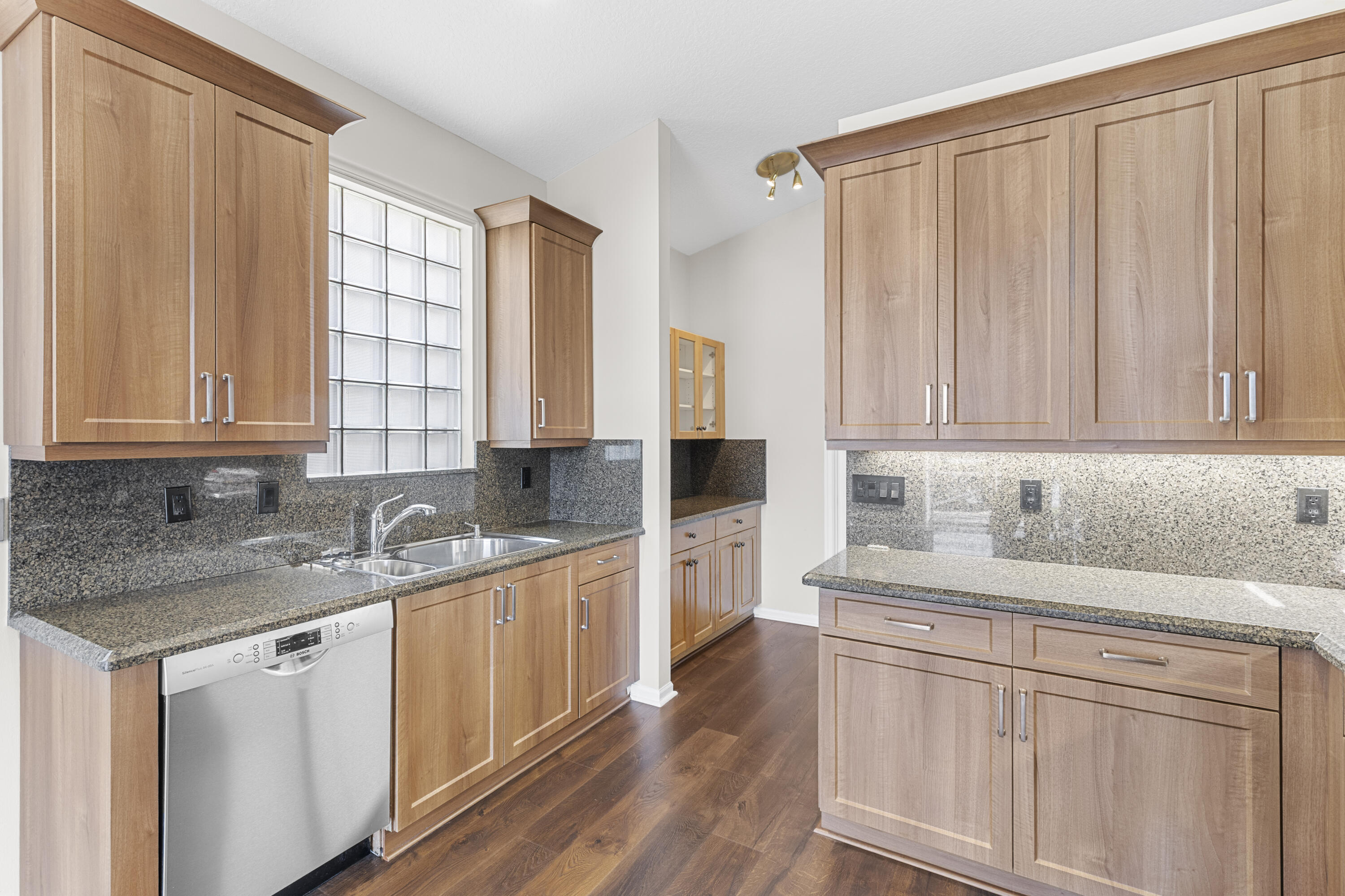 TWIN LAKES - Residential