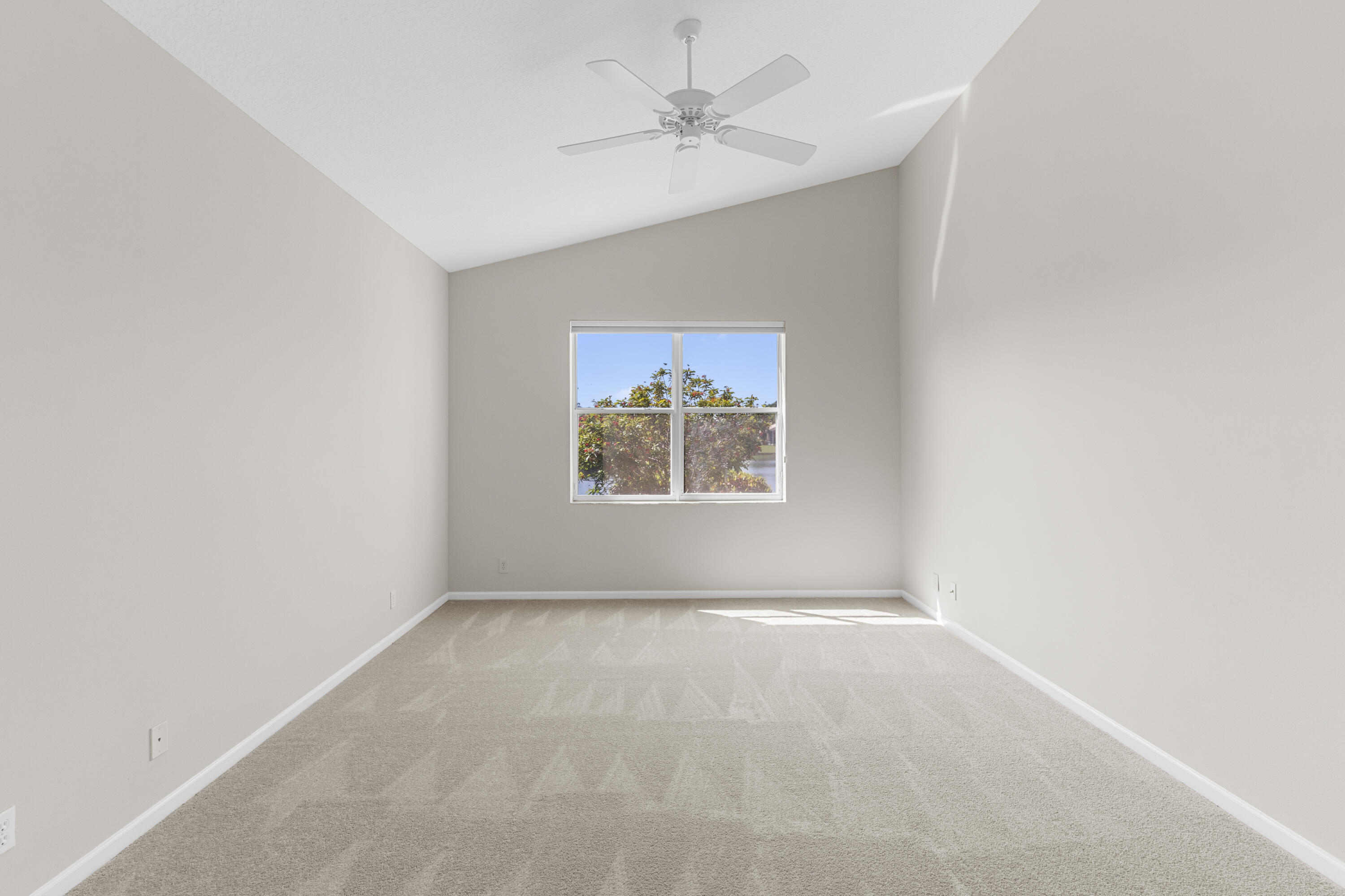 TWIN LAKES - Residential