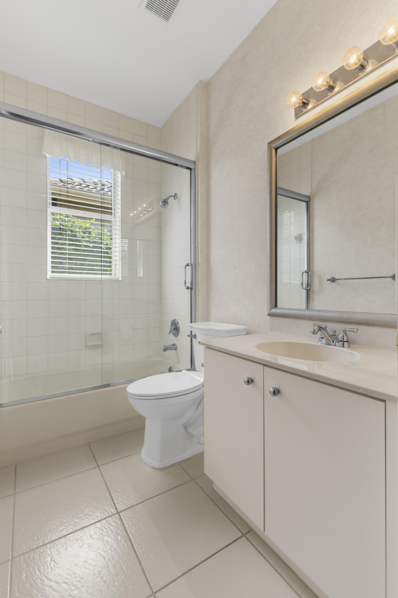 TWIN LAKES - Residential