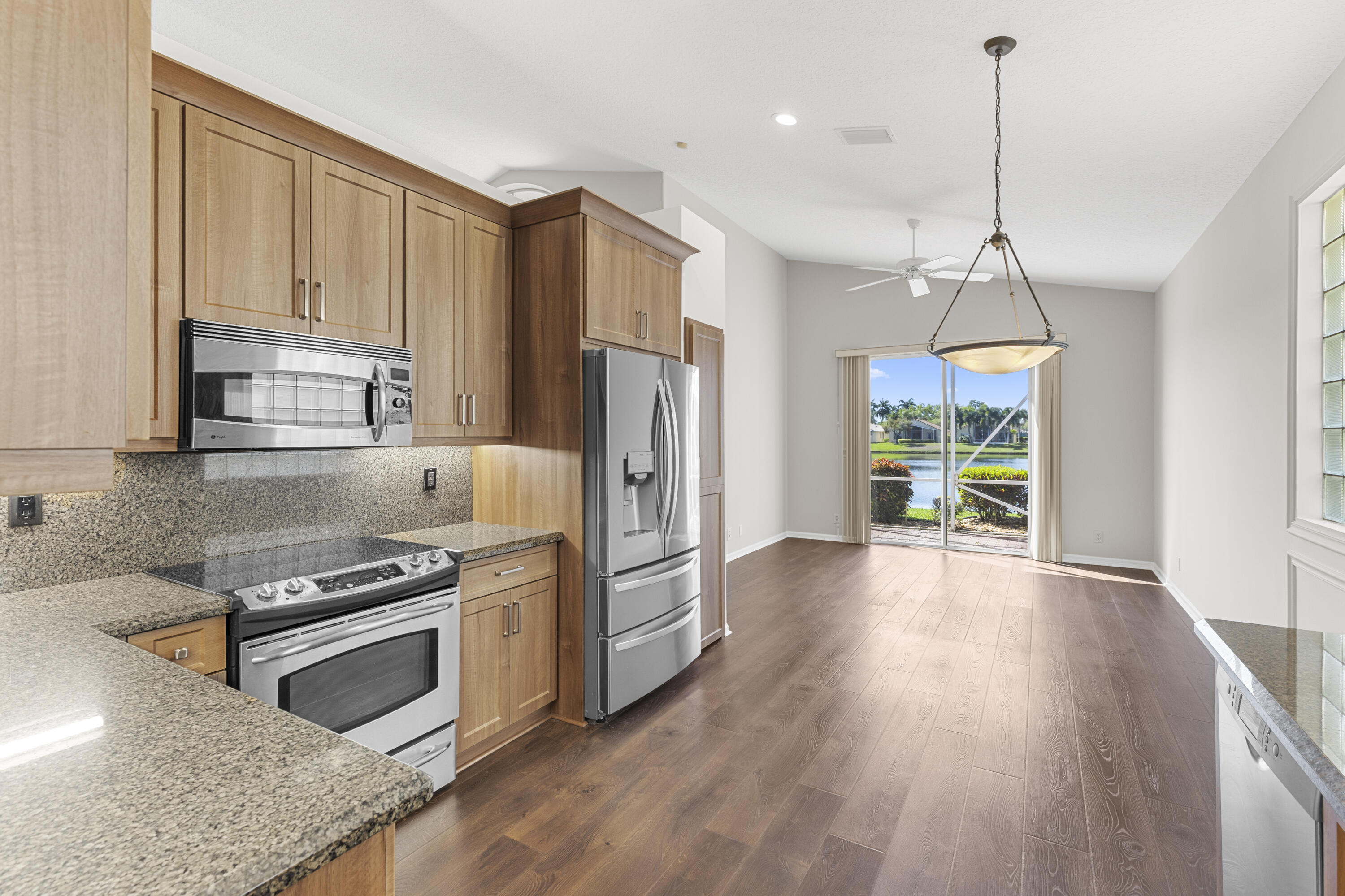 TWIN LAKES - Residential