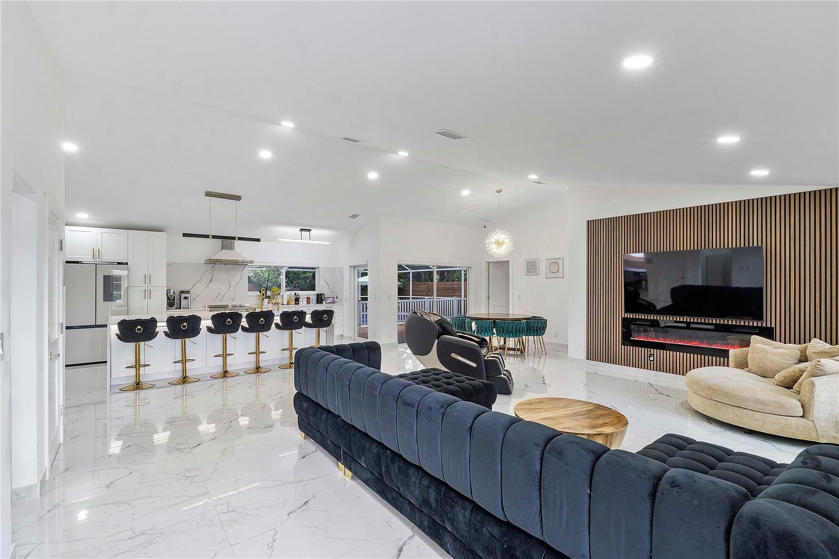 5022 NW 45th Ave